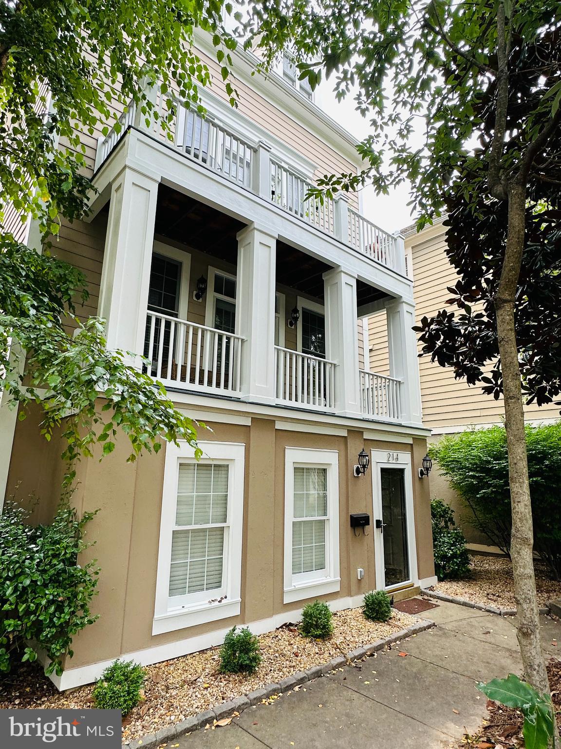 214 HART MEWS