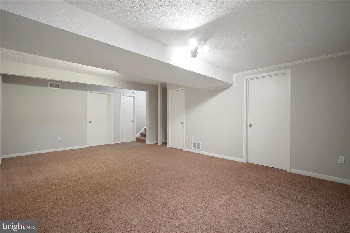 BURGUNDY KNOLLS - Residential