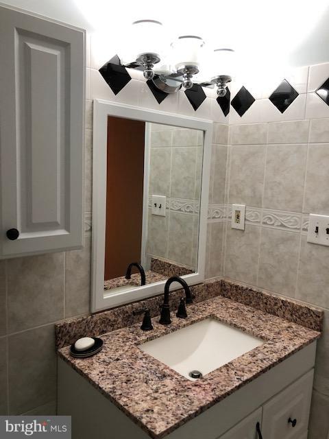 PARKSIDE AT ALEXANDRIA - Residential Lease