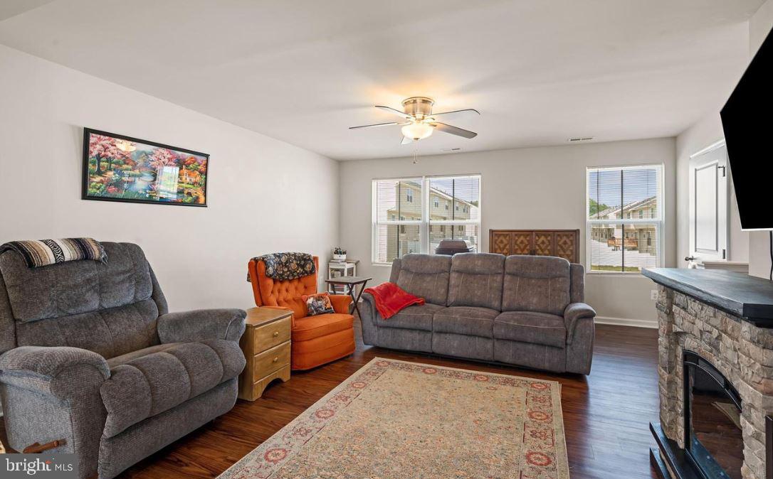 THE LAKES AT MARTINSBURG - Residential Lease