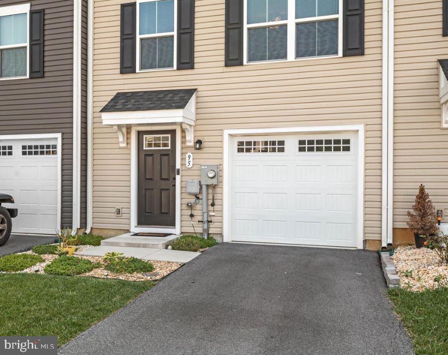 THE LAKES AT MARTINSBURG - Residential Lease