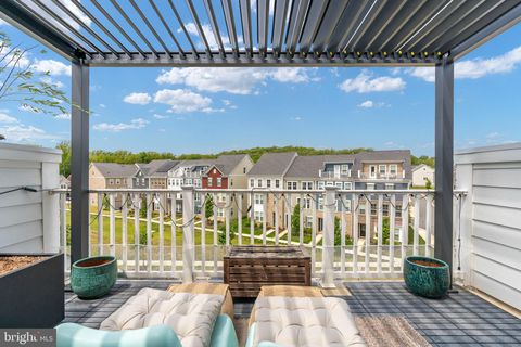 Photo of 17755 Kingfisher Isle Road, DUMFRIES, VA 22026 (MLS # VAPW2118878)
