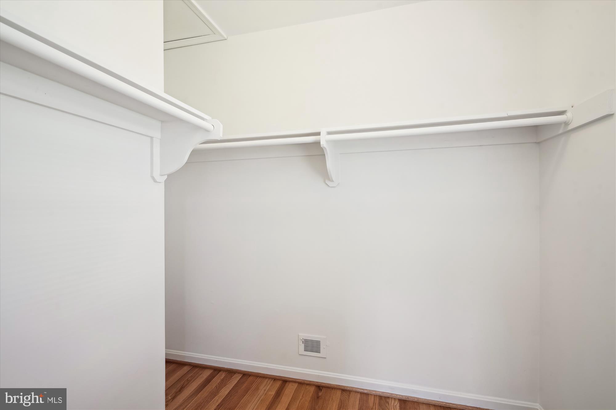 BROOKEVILLE KNOLLS - Residential