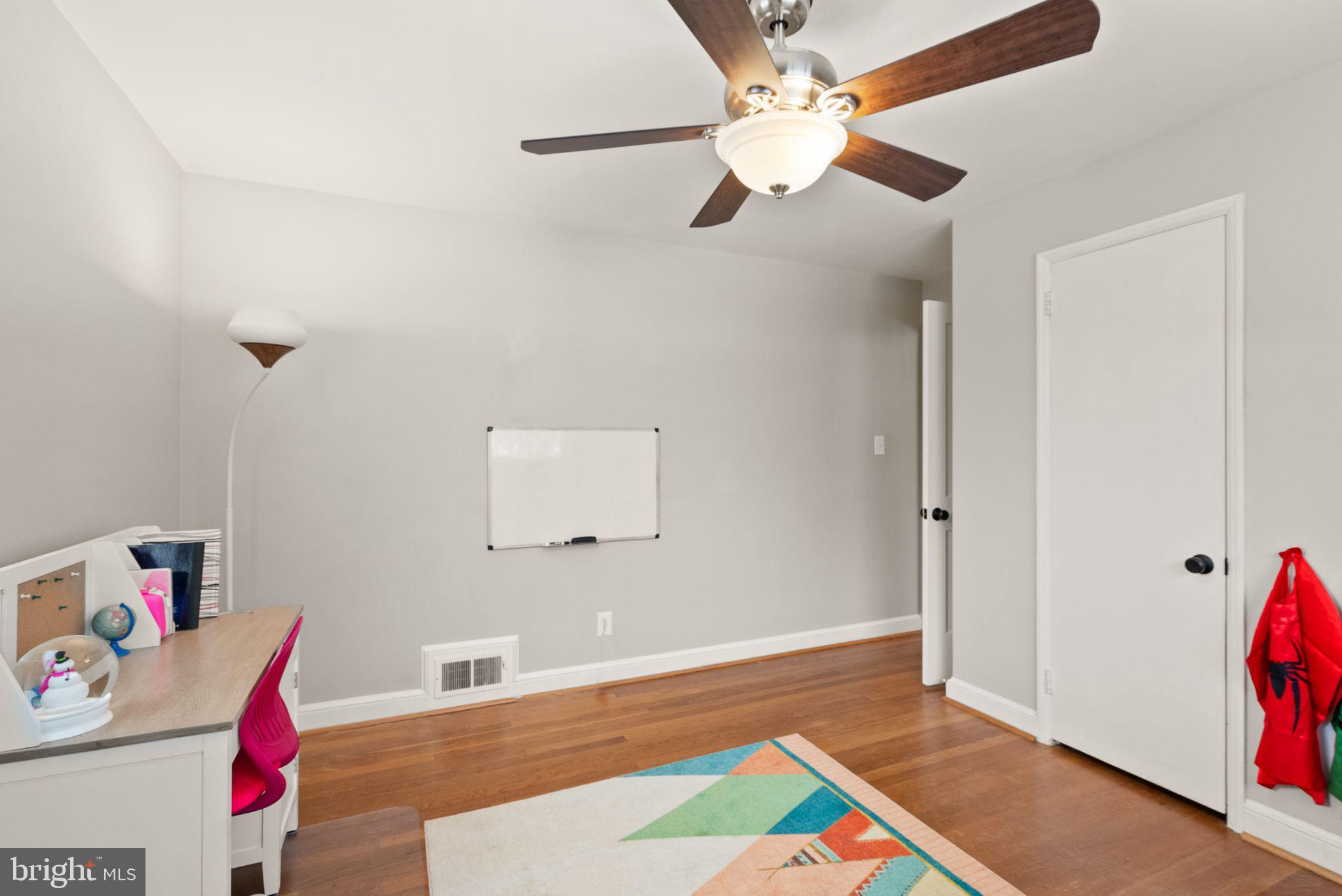 BROYHILL CREST - Residential