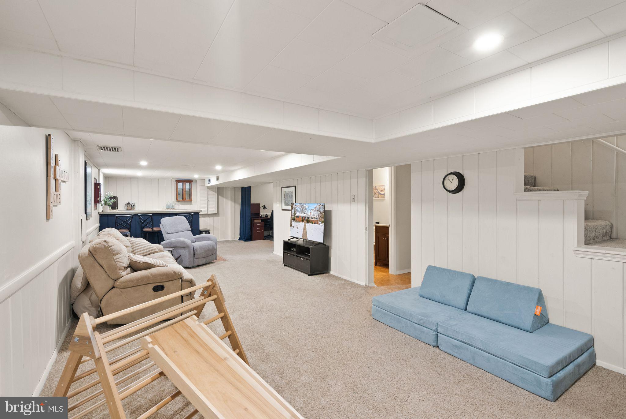 BROYHILL CREST - Residential