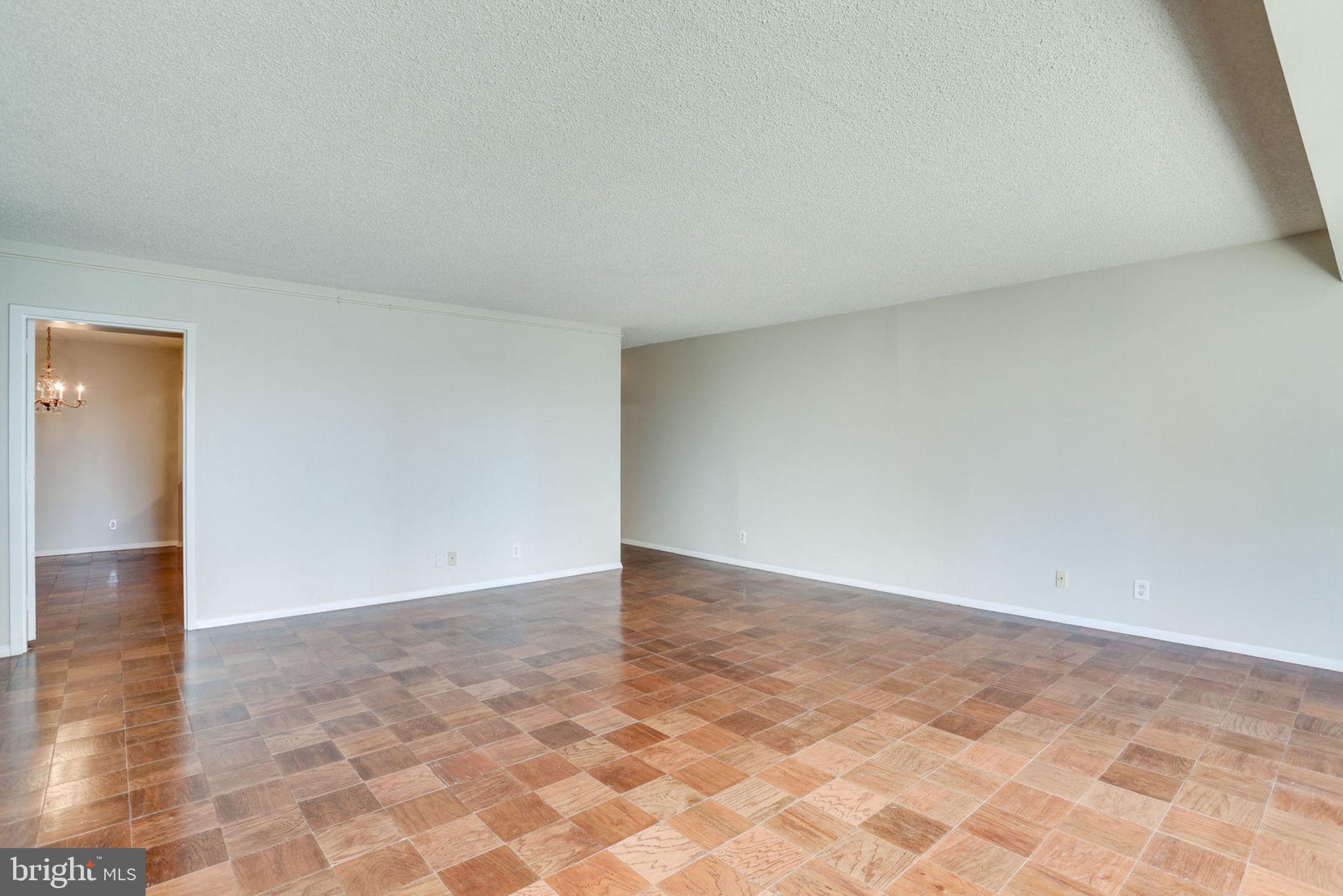 VIRGINIA SQUARE - Residential