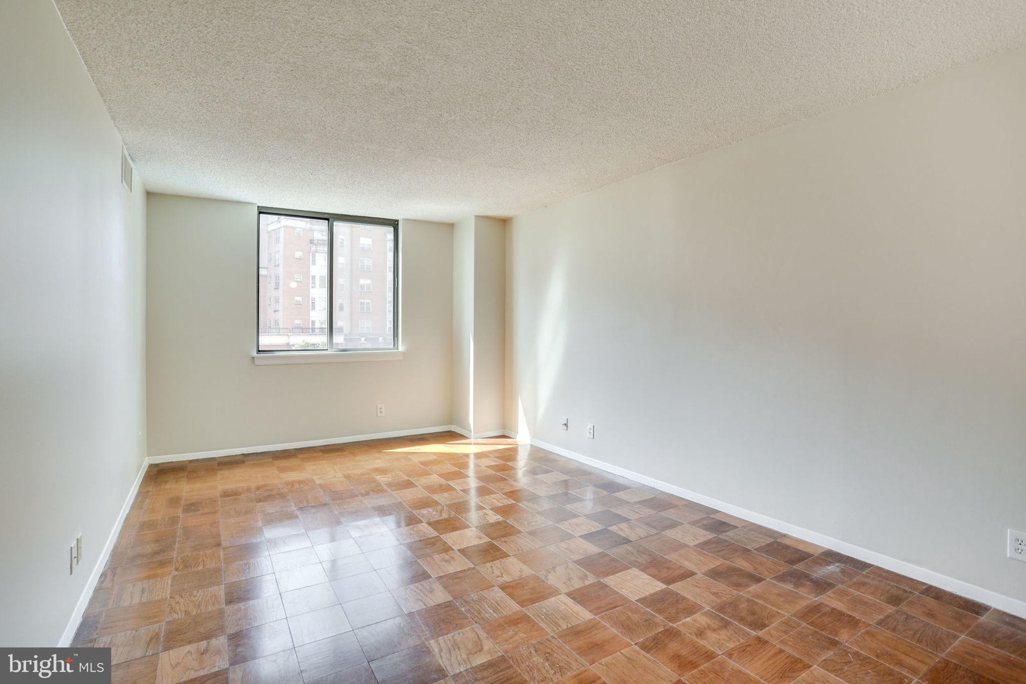 VIRGINIA SQUARE - Residential