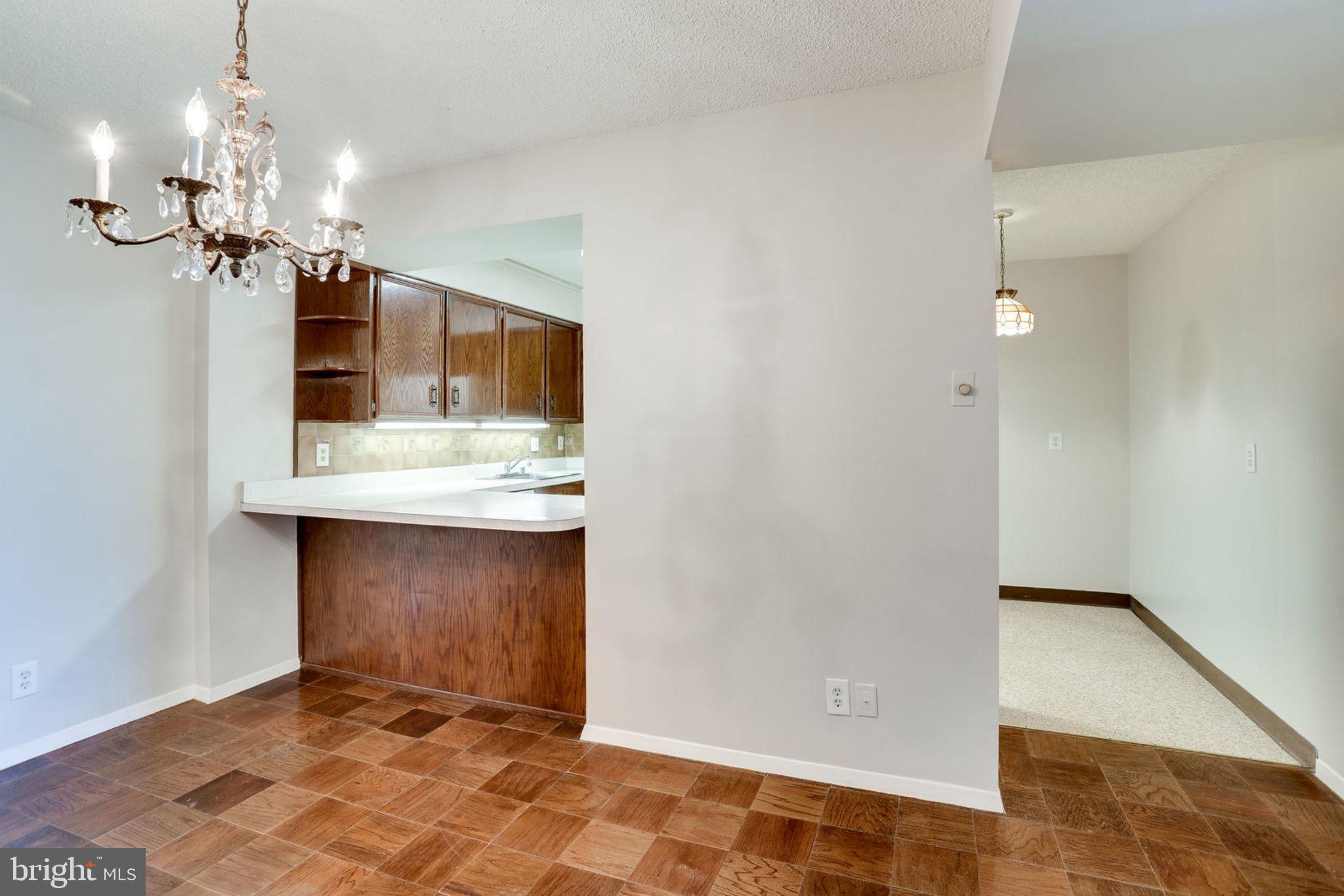 VIRGINIA SQUARE - Residential