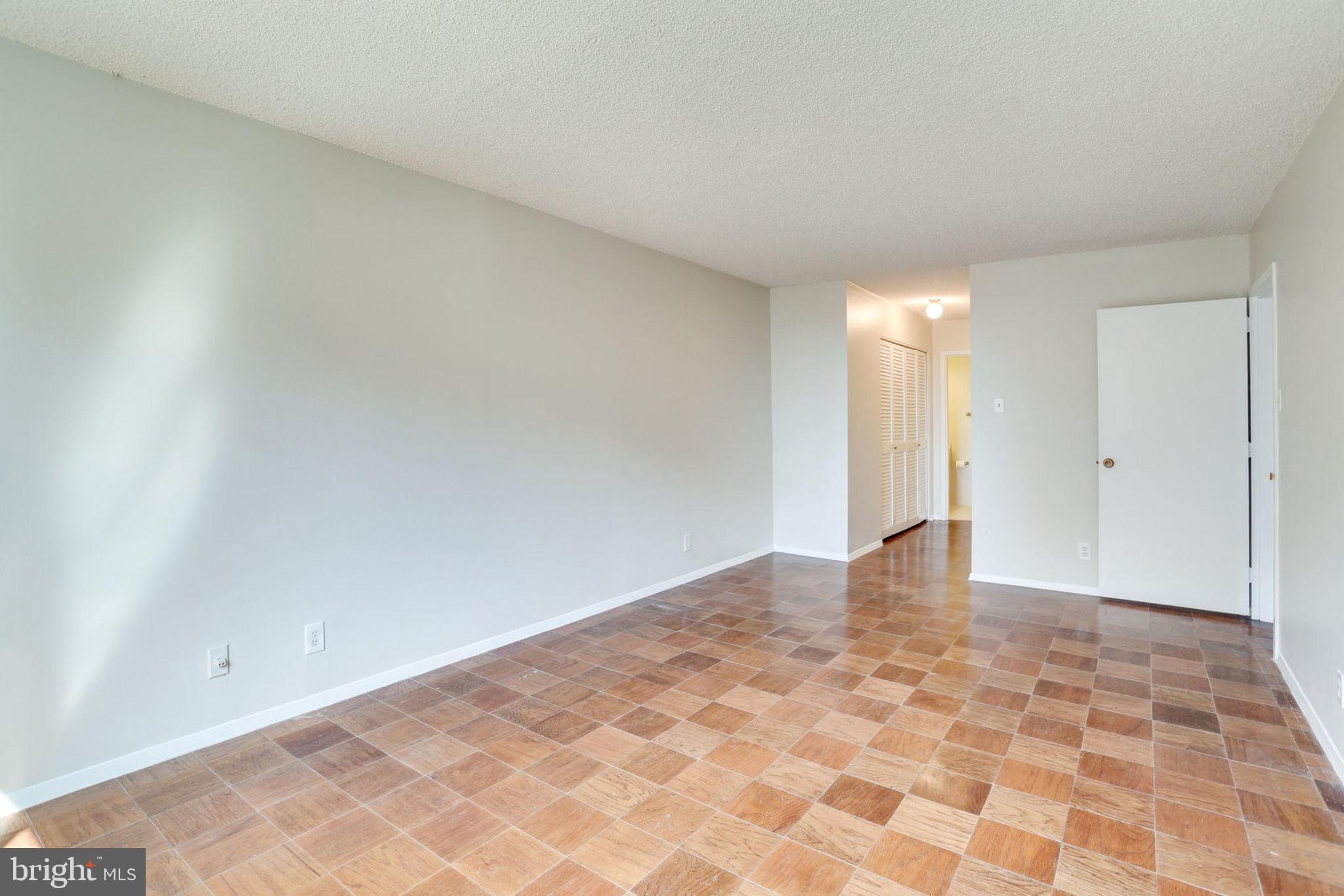 VIRGINIA SQUARE - Residential