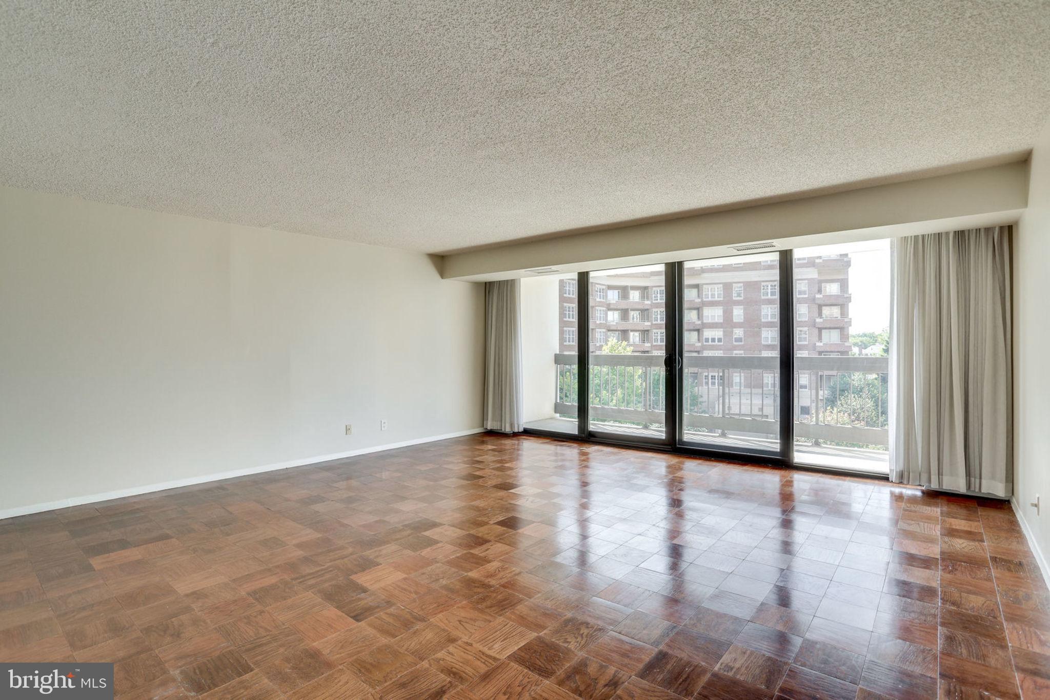 VIRGINIA SQUARE - Residential