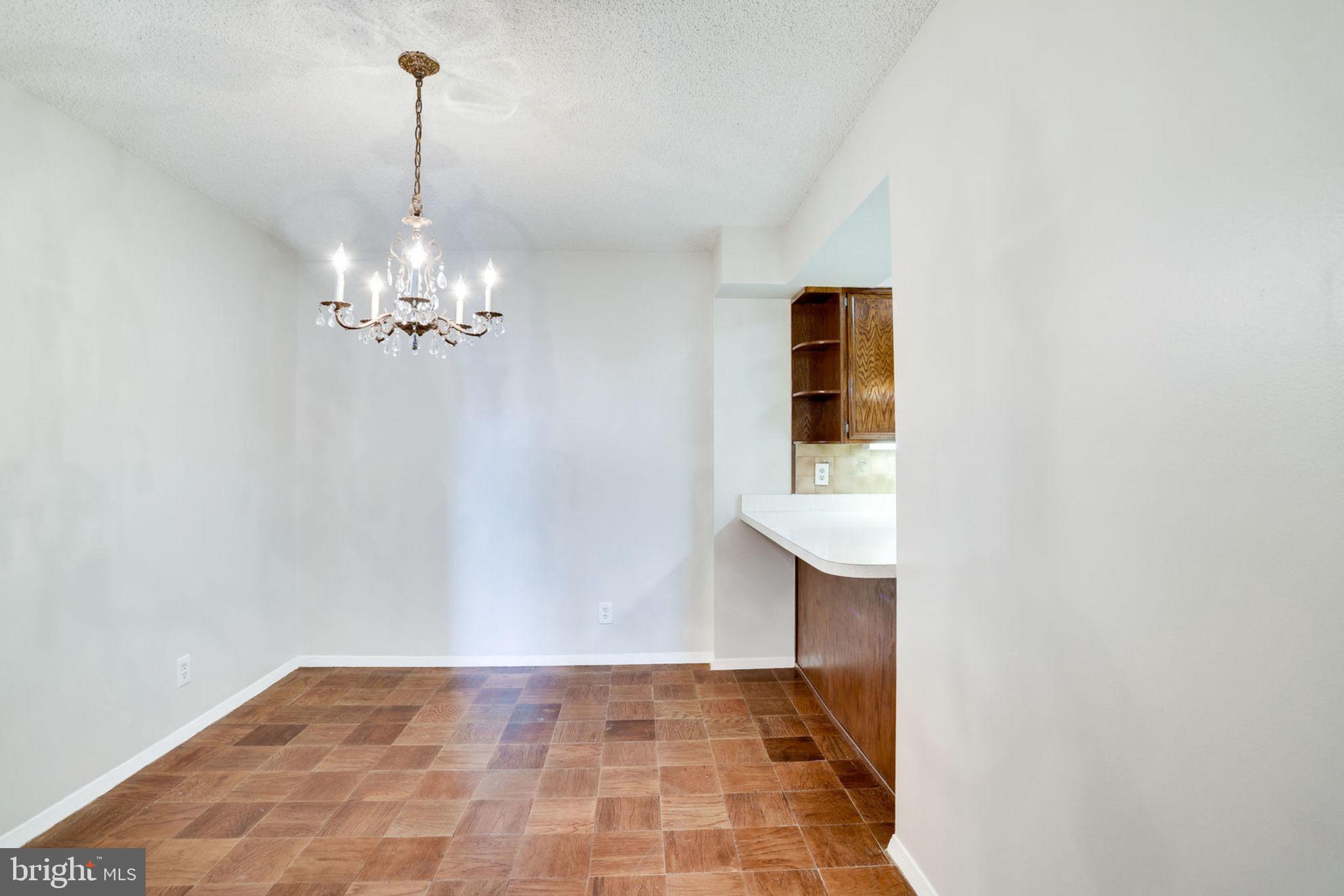 VIRGINIA SQUARE - Residential