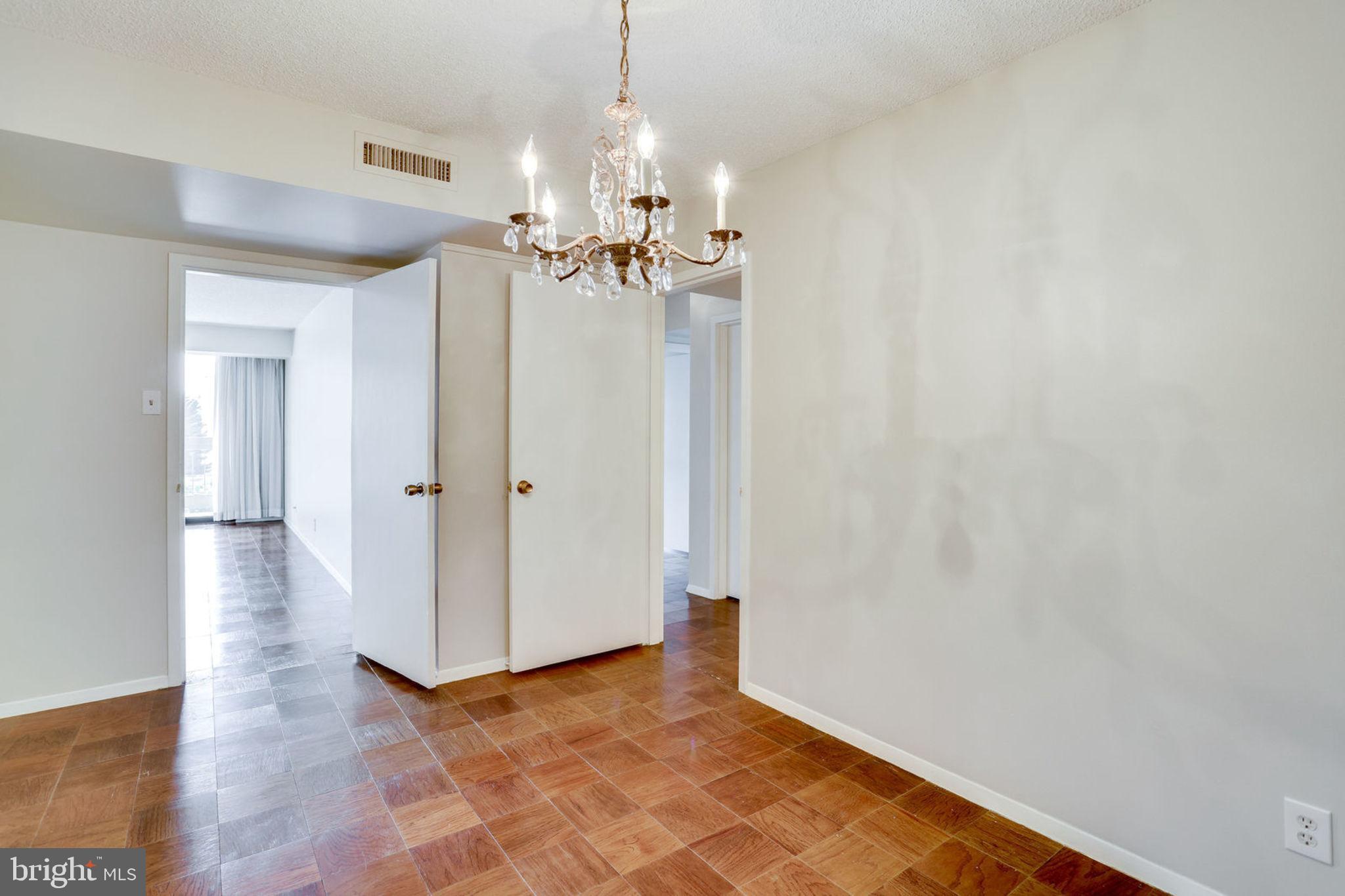 VIRGINIA SQUARE - Residential