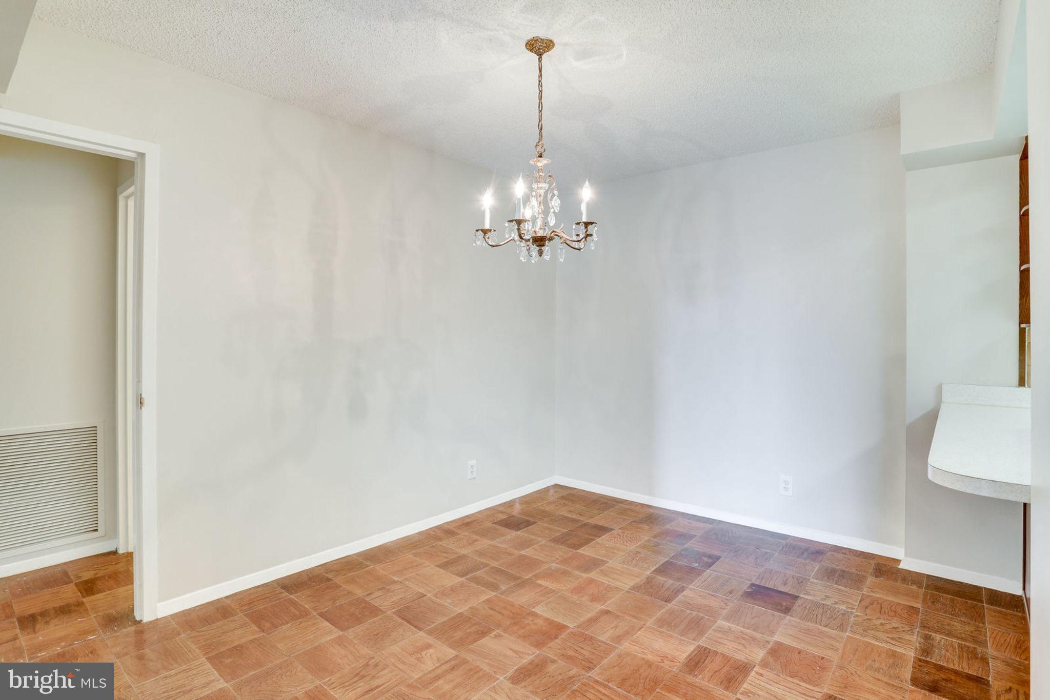 VIRGINIA SQUARE - Residential