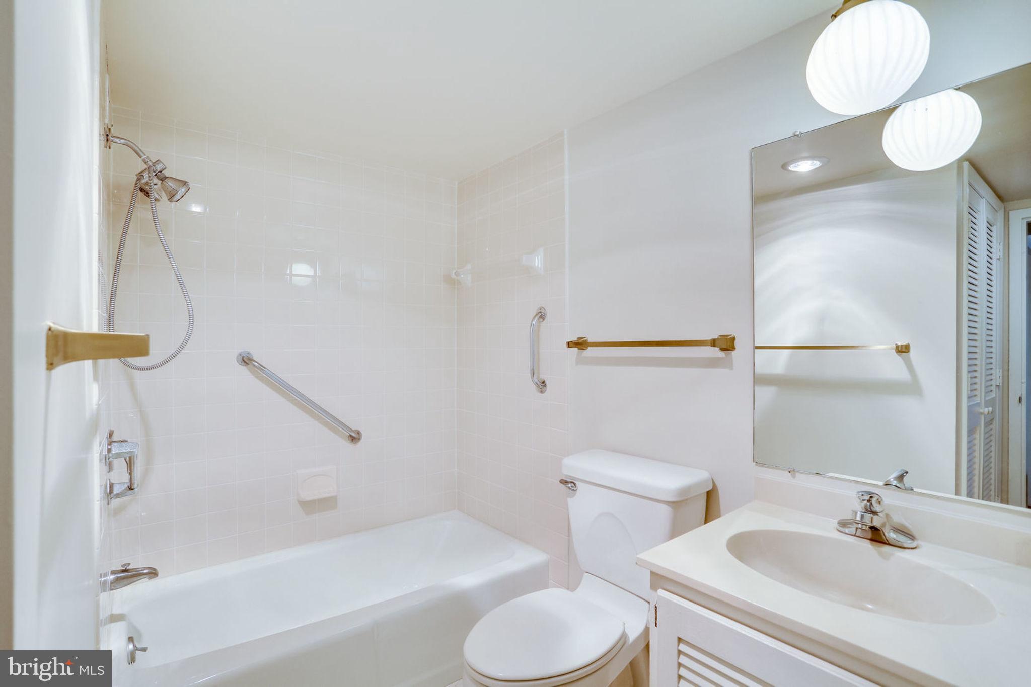 VIRGINIA SQUARE - Residential