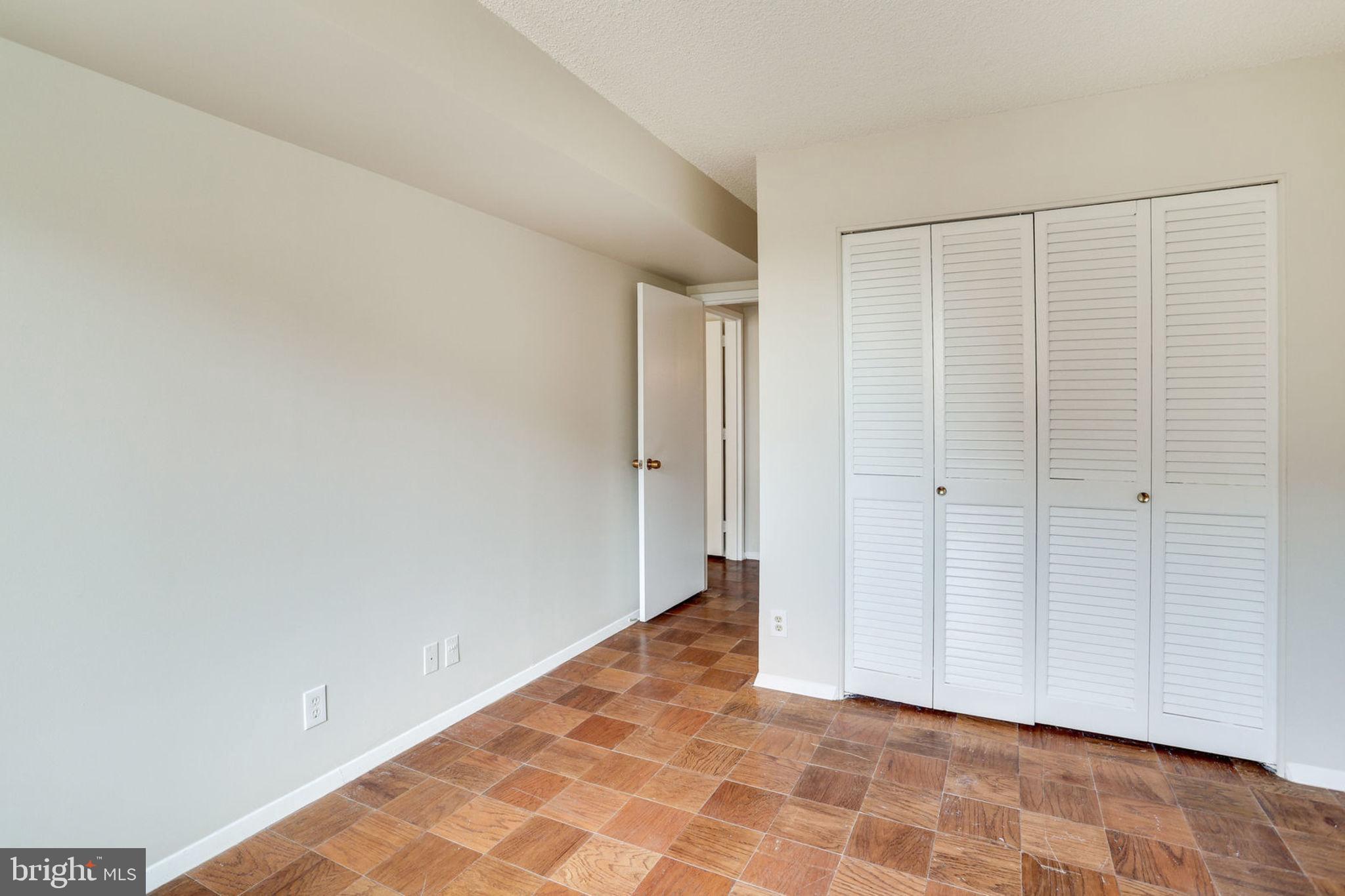 VIRGINIA SQUARE - Residential