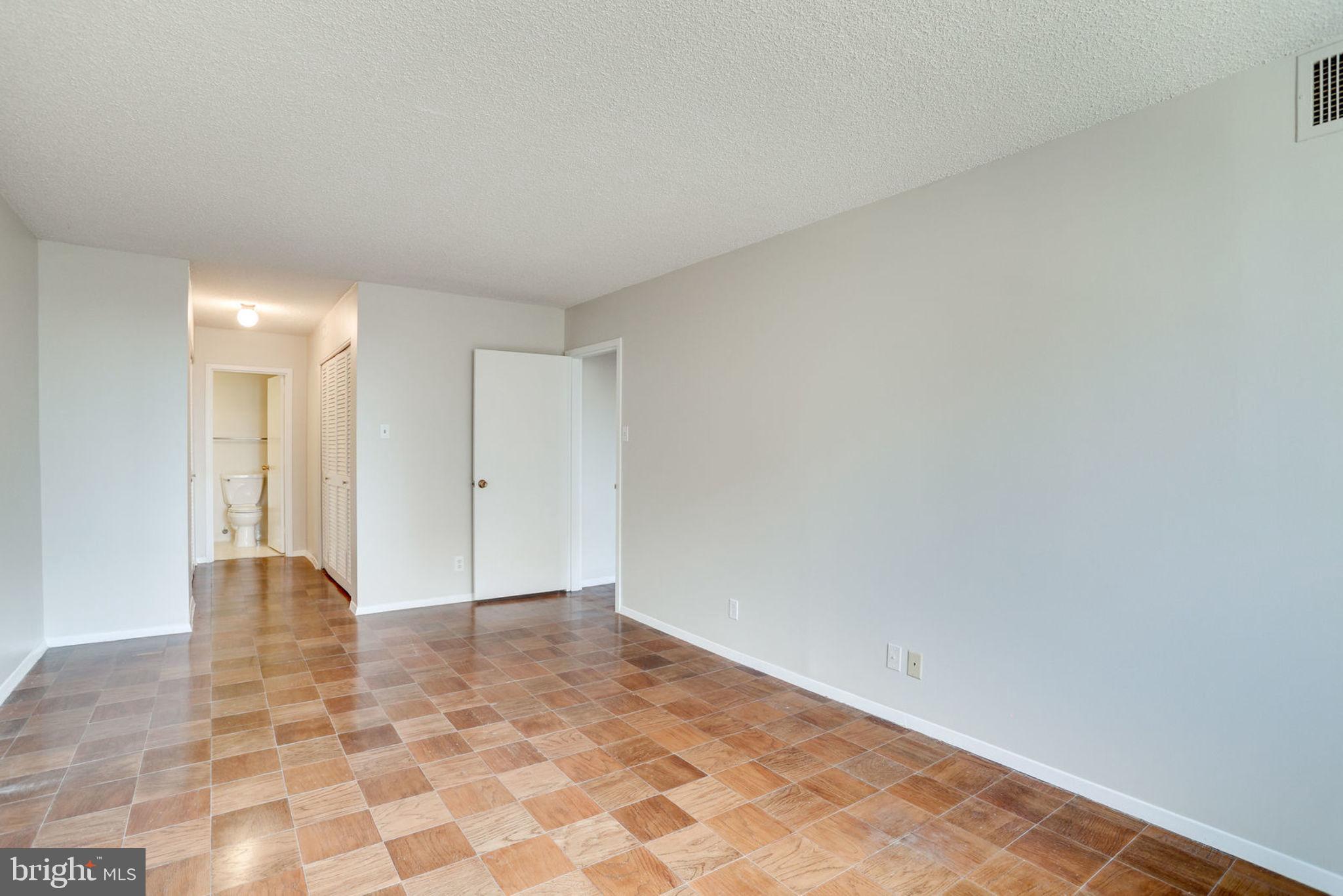 VIRGINIA SQUARE - Residential