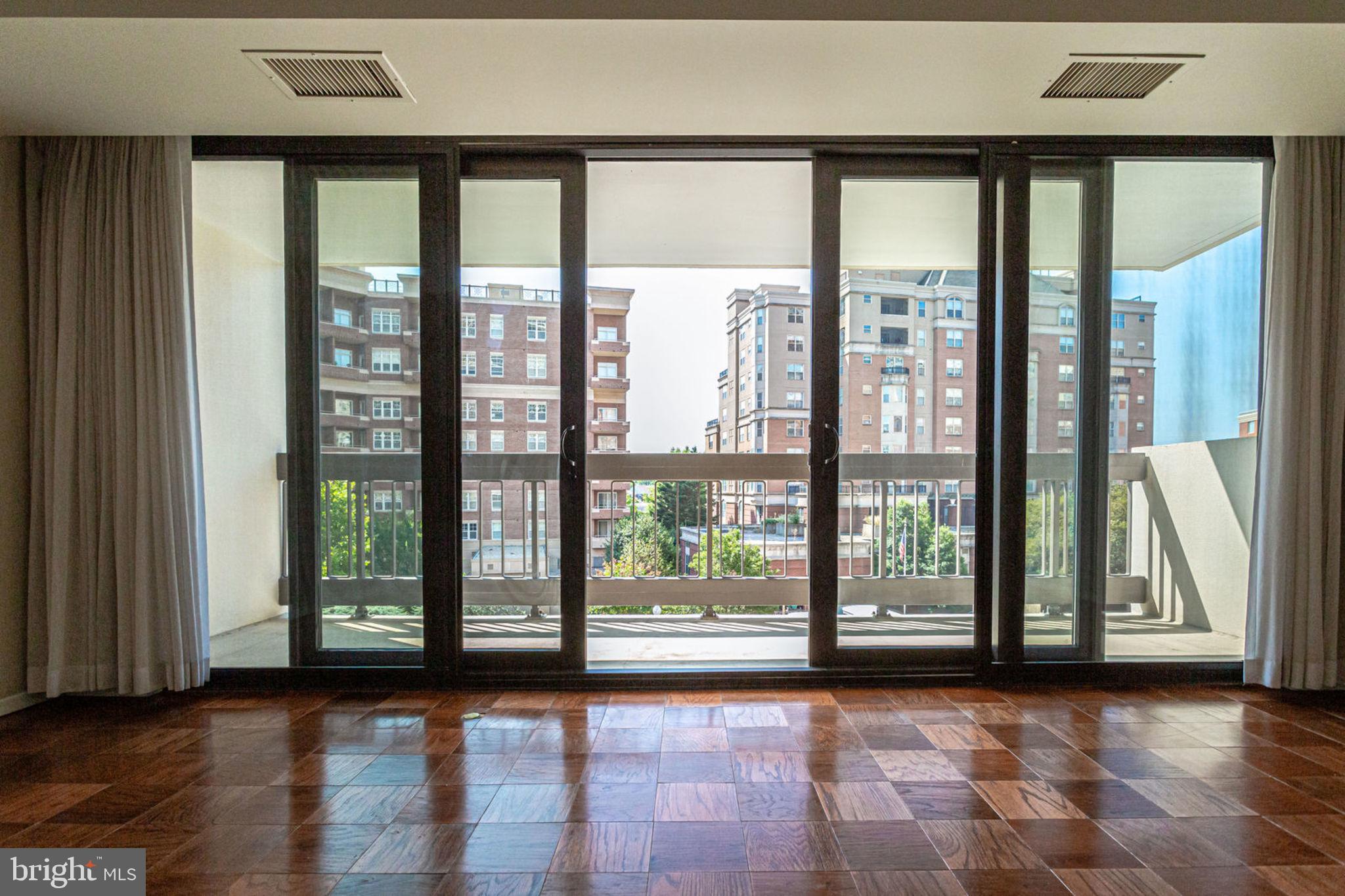 VIRGINIA SQUARE - Residential