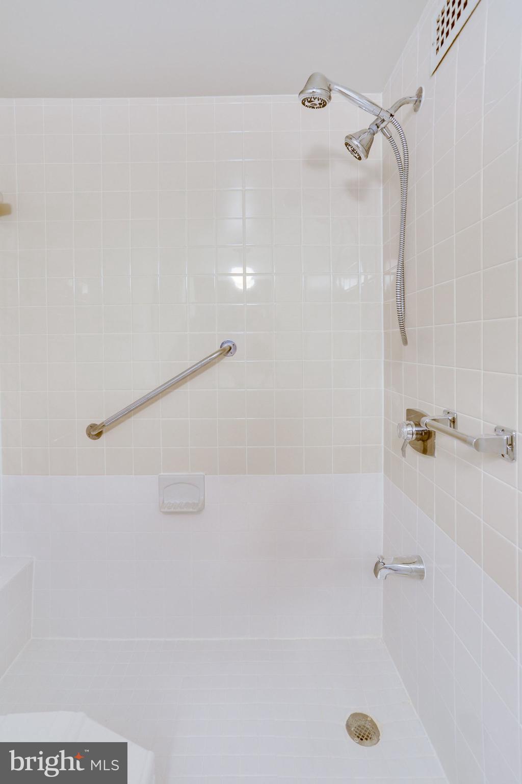 VIRGINIA SQUARE - Residential