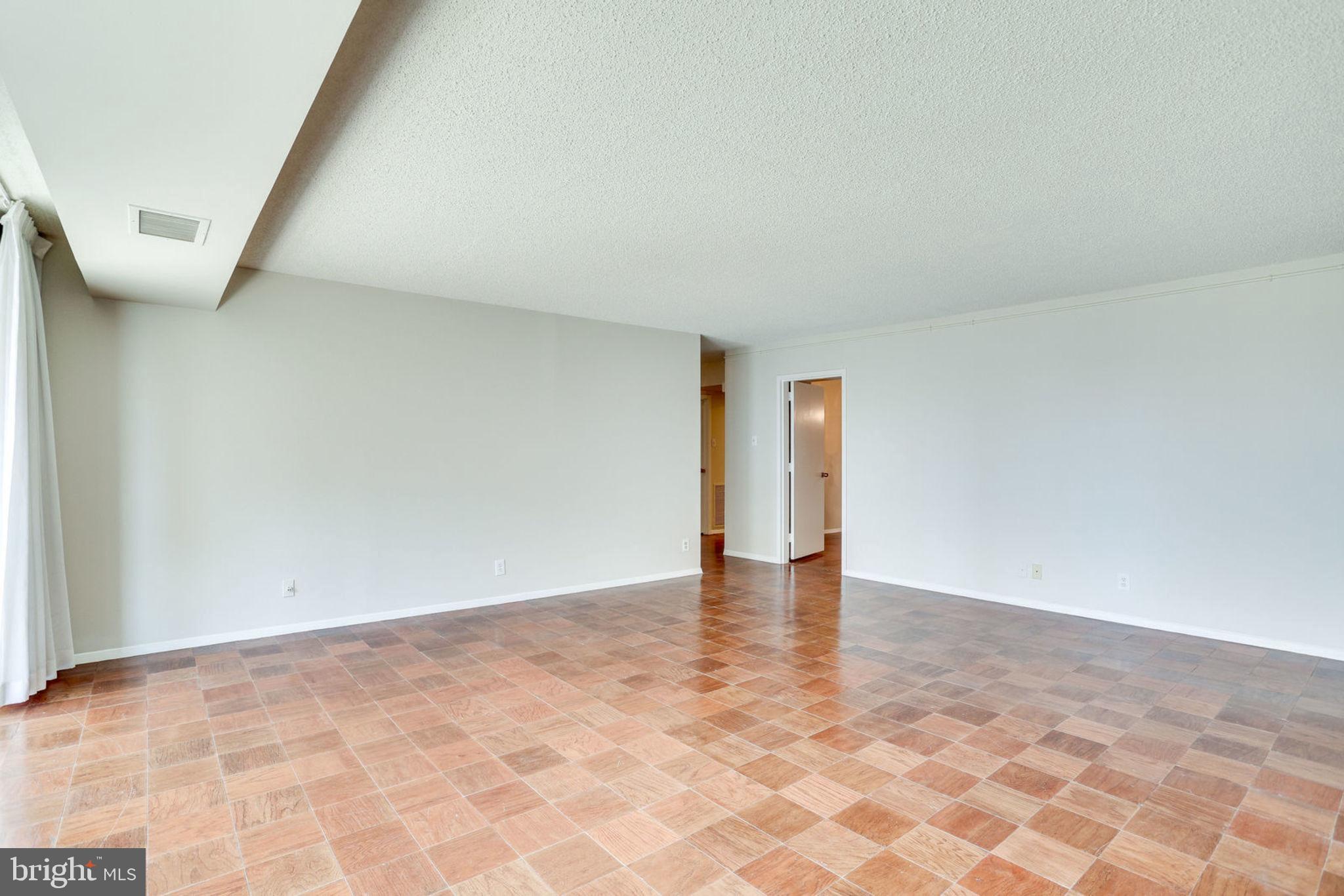 VIRGINIA SQUARE - Residential