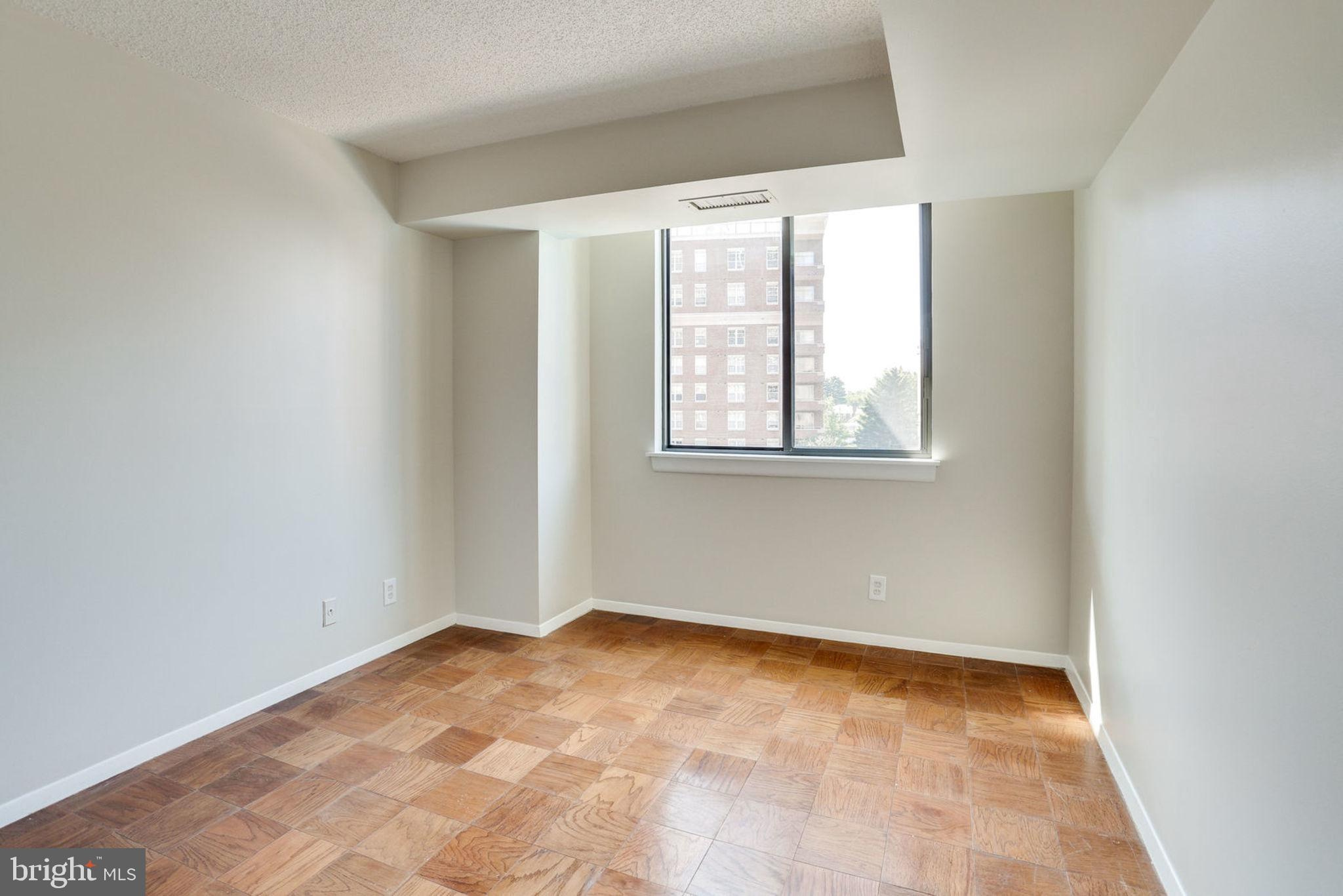 VIRGINIA SQUARE - Residential