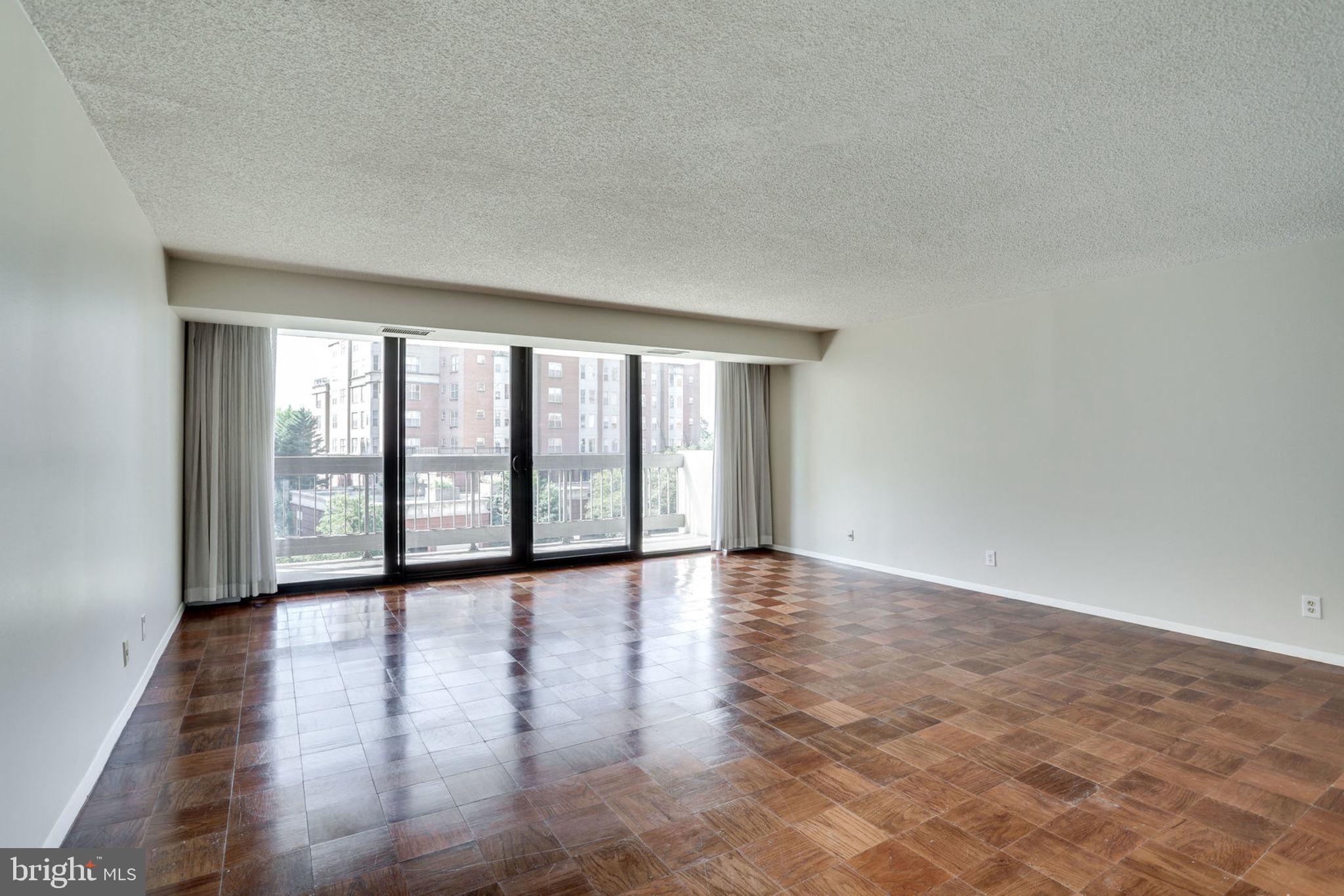 VIRGINIA SQUARE - Residential