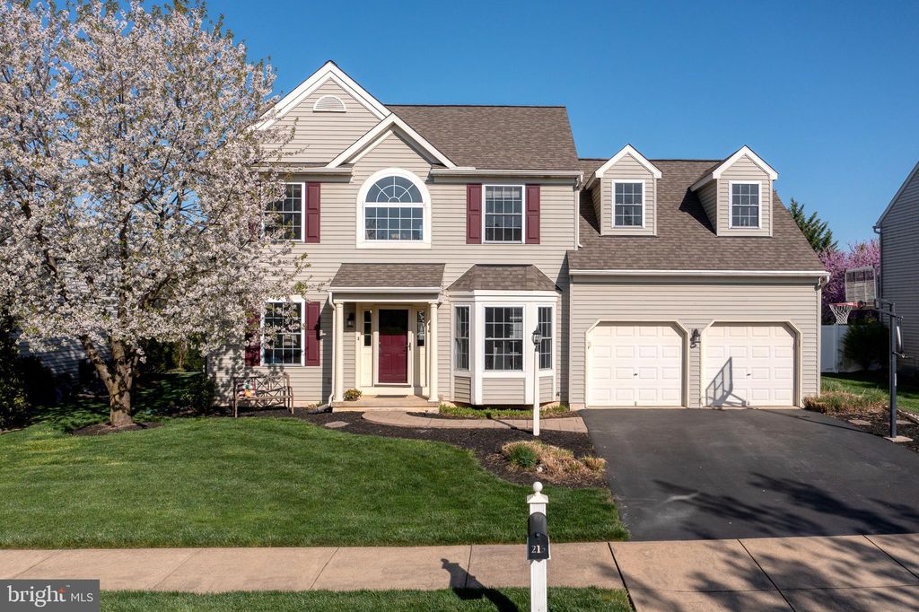 Photo of 215 DEERFIELD LN, LITITZ, PA 17543 (MLS # PALA2033850)