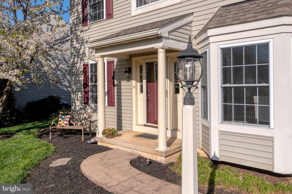 Photo of 215 DEERFIELD LN, LITITZ, PA 17543 (MLS # PALA2033850)