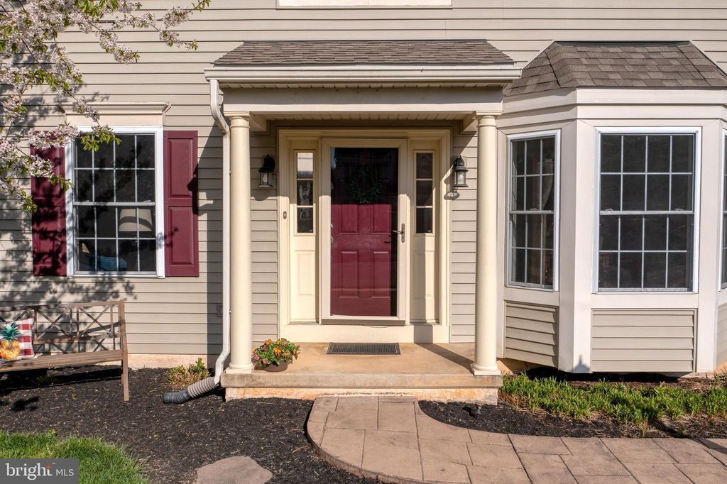 Photo of 215 DEERFIELD LN, LITITZ, PA 17543 (MLS # PALA2033850)