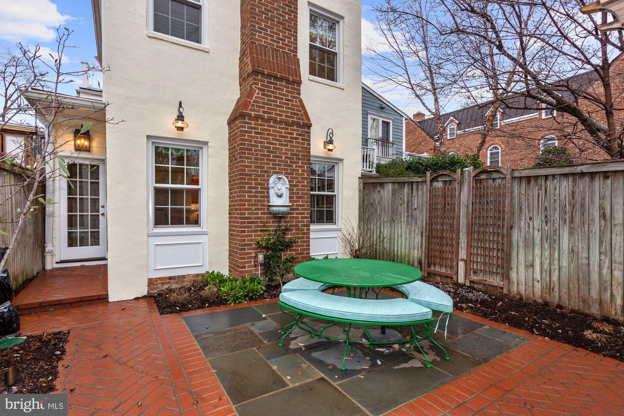 OLD TOWN ALEXANDRIA - Residential