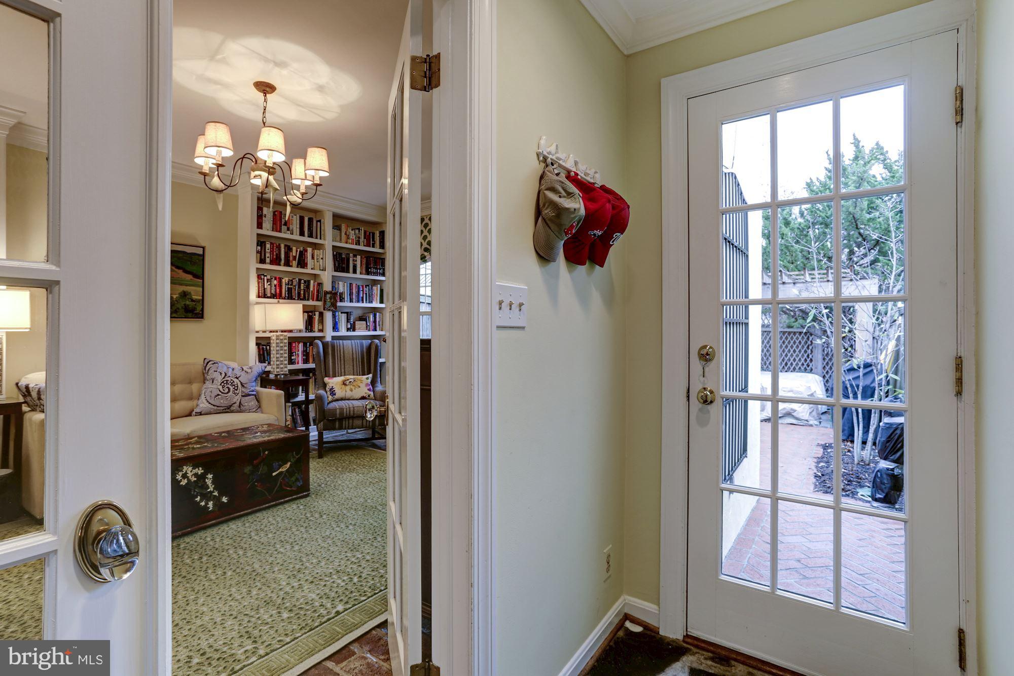 OLD TOWN ALEXANDRIA - Residential