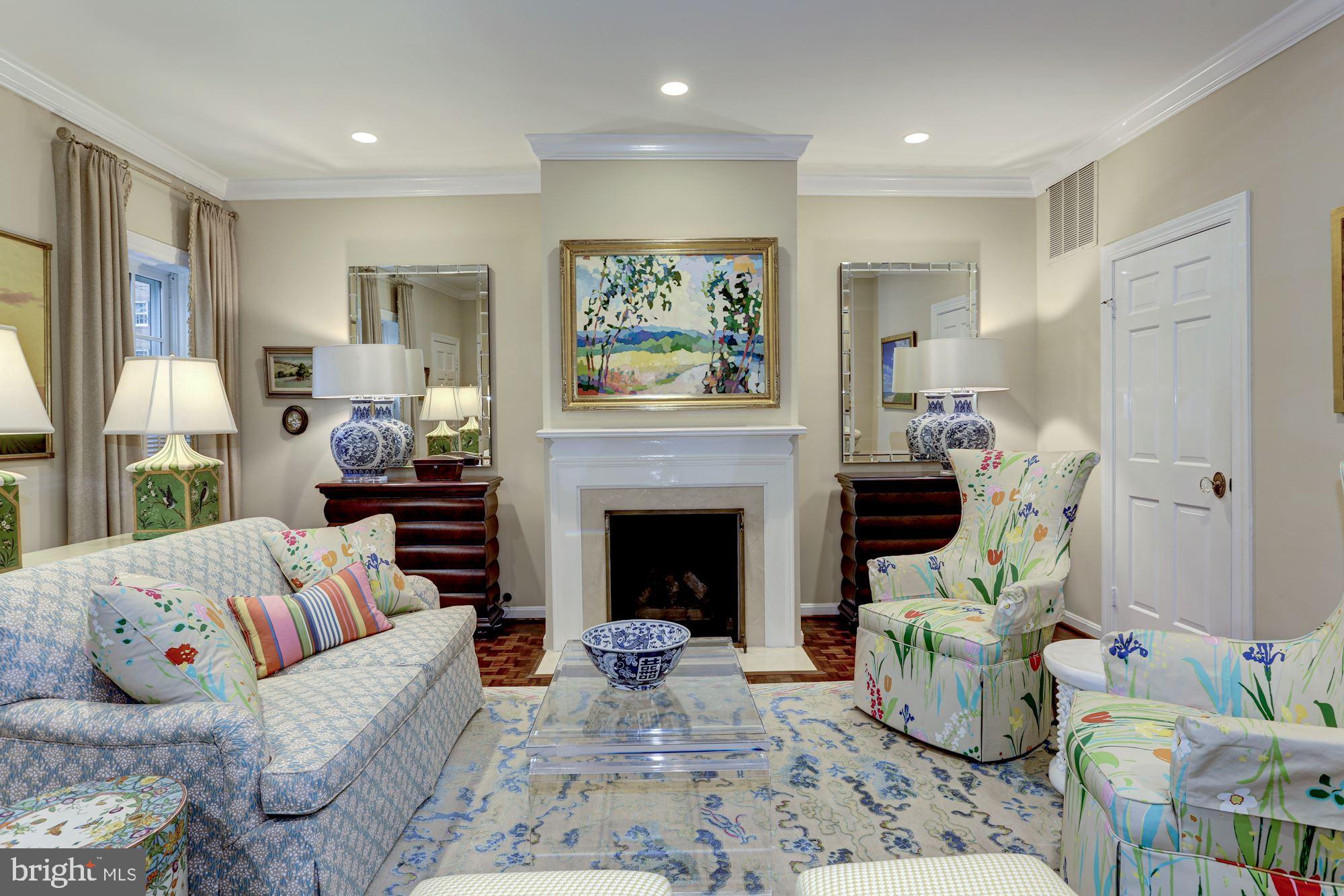 OLD TOWN ALEXANDRIA - Residential