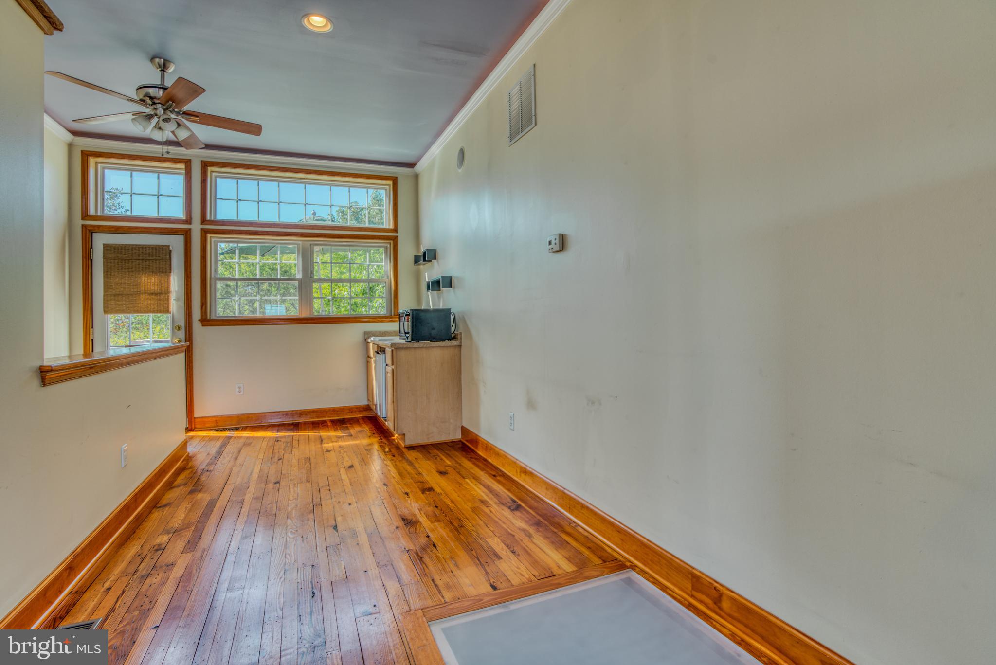 RIVERSIDE - Residential Lease