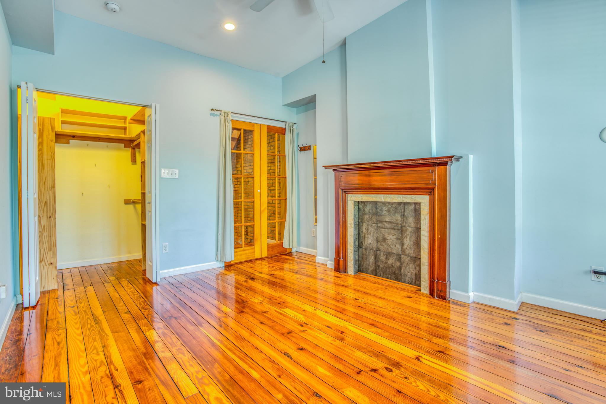 RIVERSIDE - Residential Lease