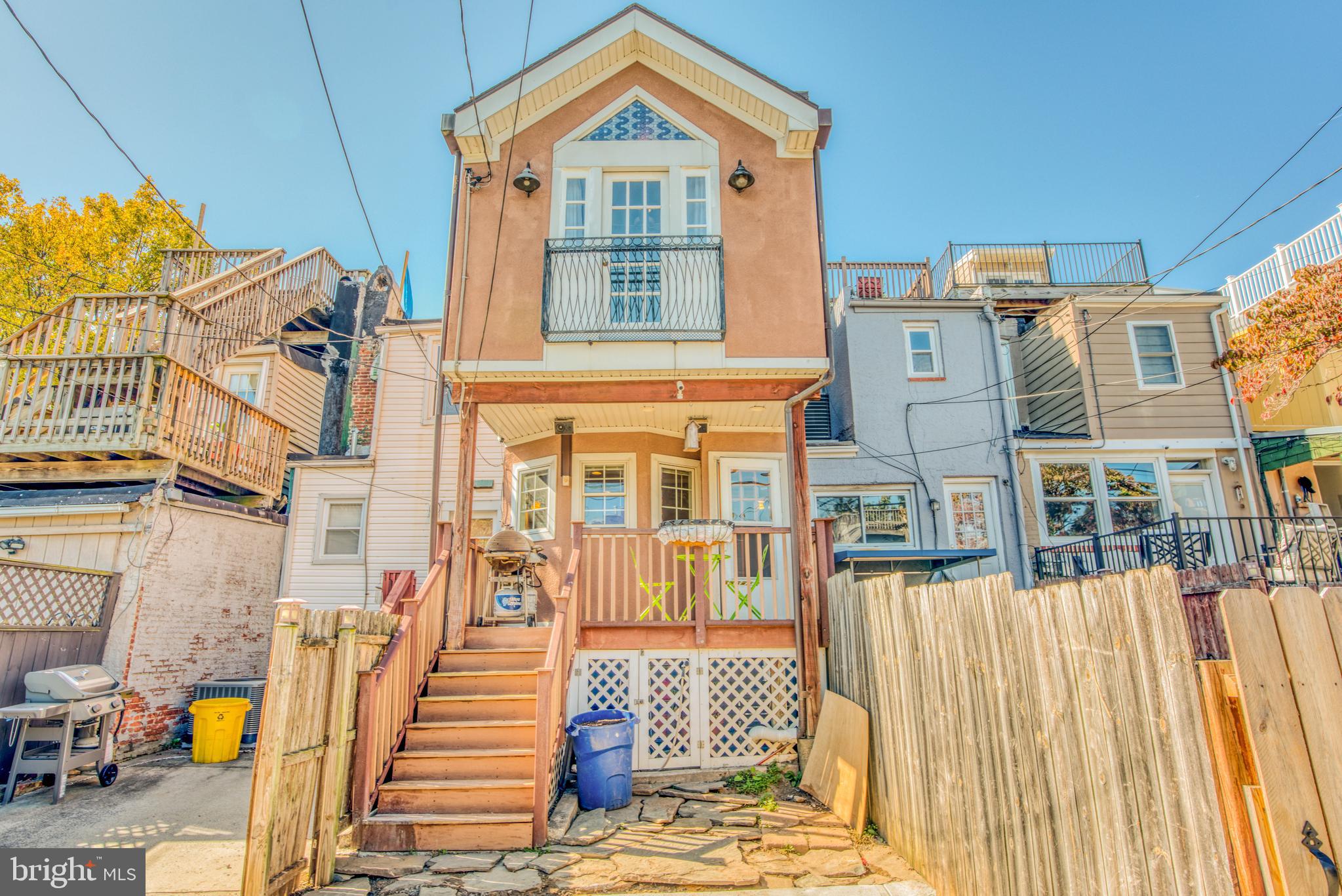 RIVERSIDE - Residential Lease