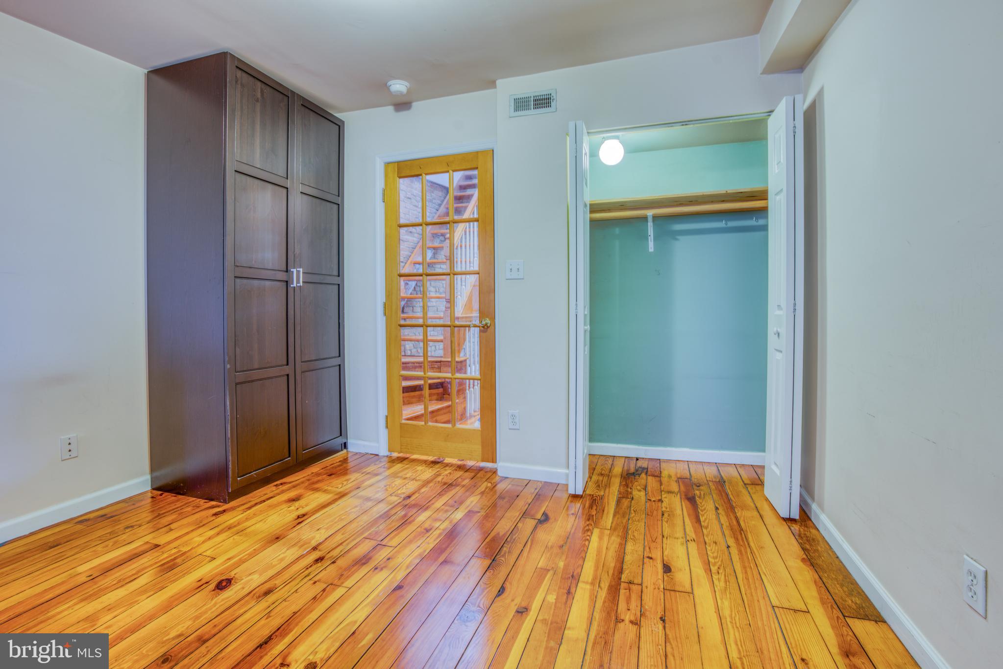 RIVERSIDE - Residential Lease