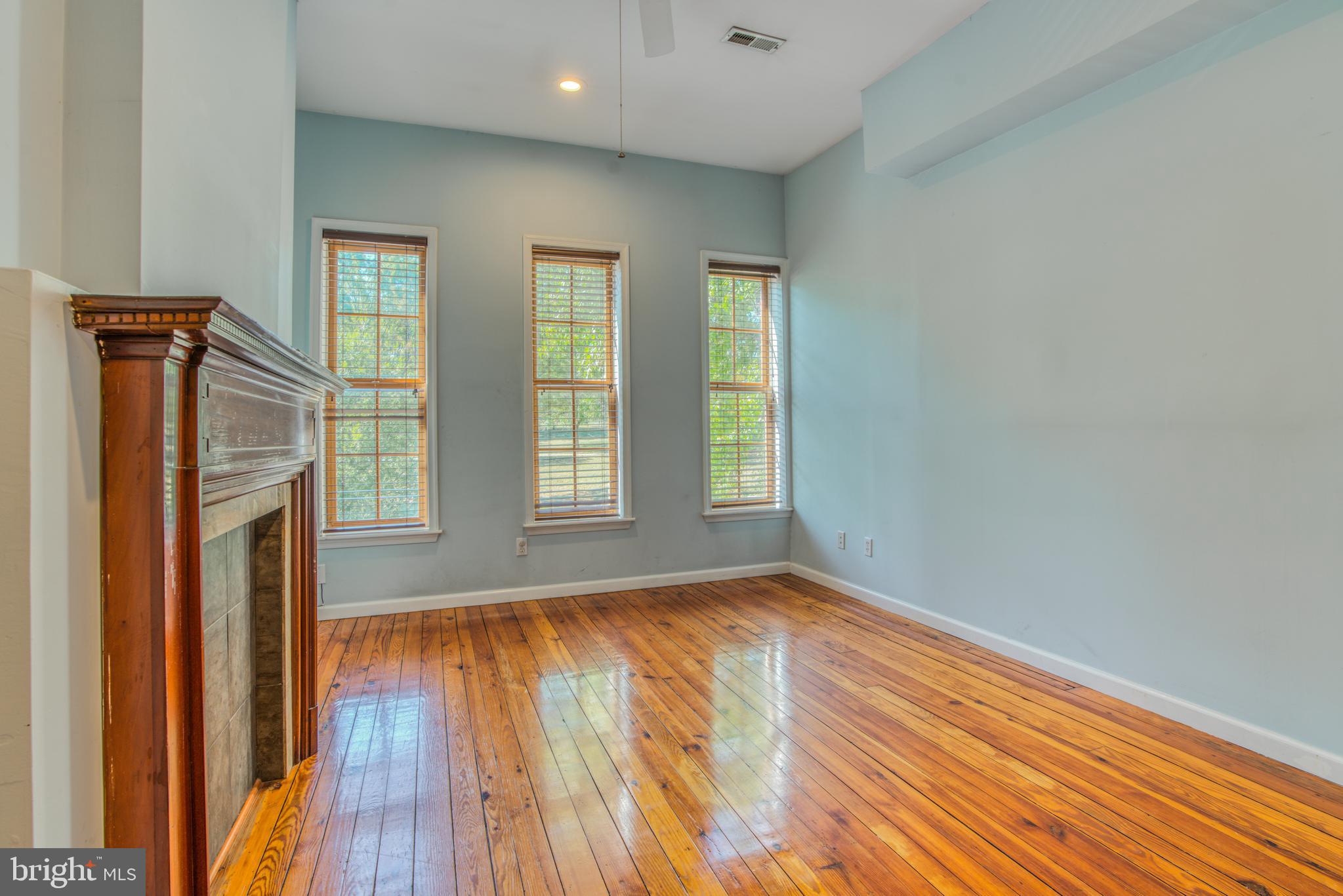 RIVERSIDE - Residential Lease