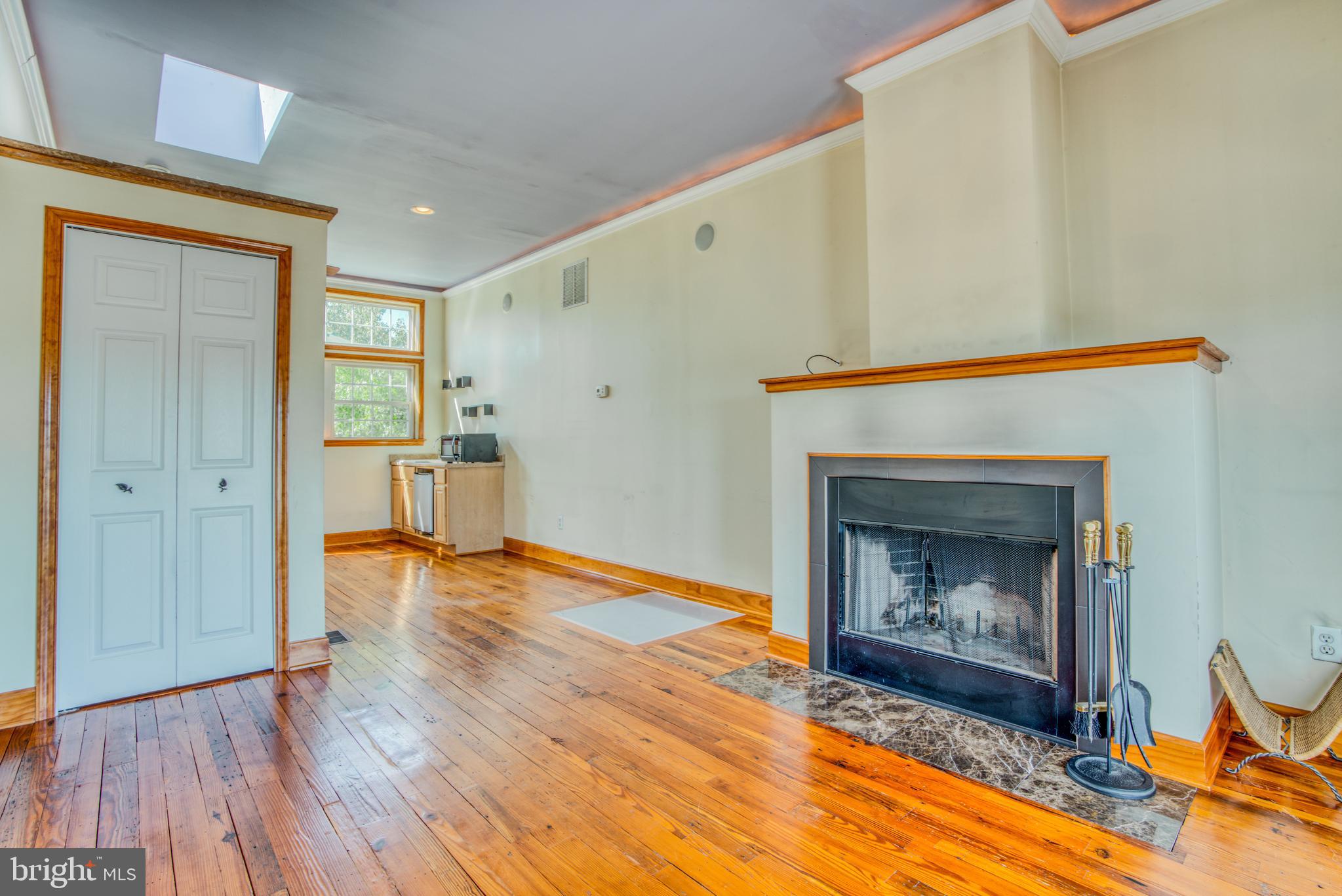 RIVERSIDE - Residential Lease