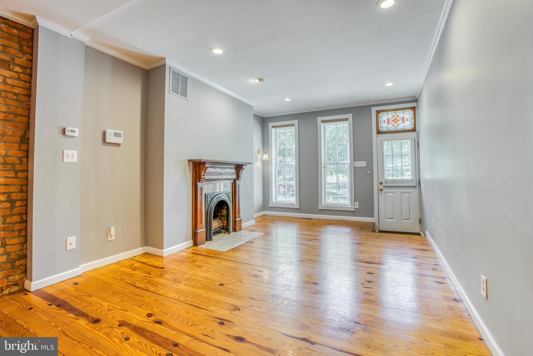 RIVERSIDE - Residential Lease