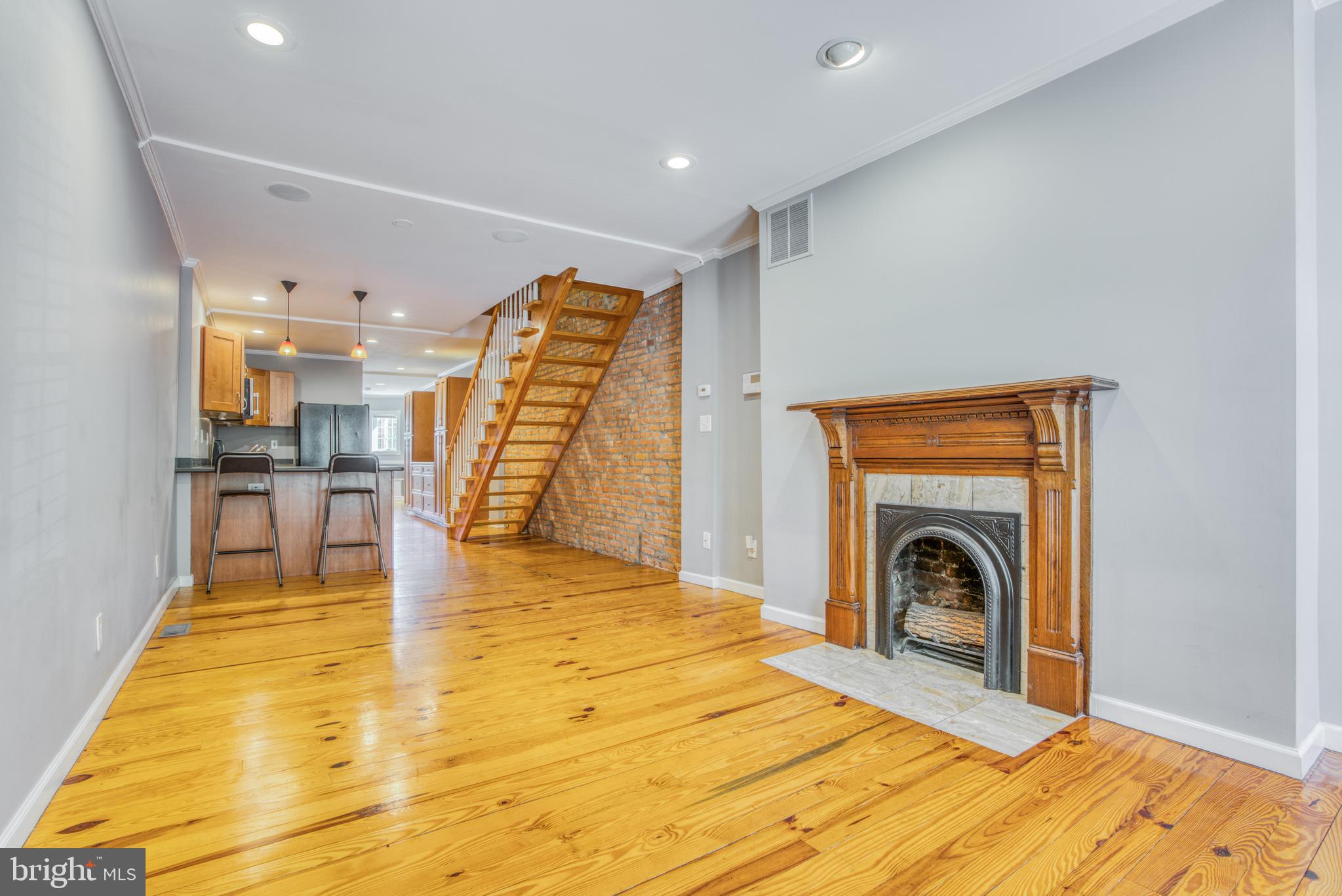 RIVERSIDE - Residential Lease