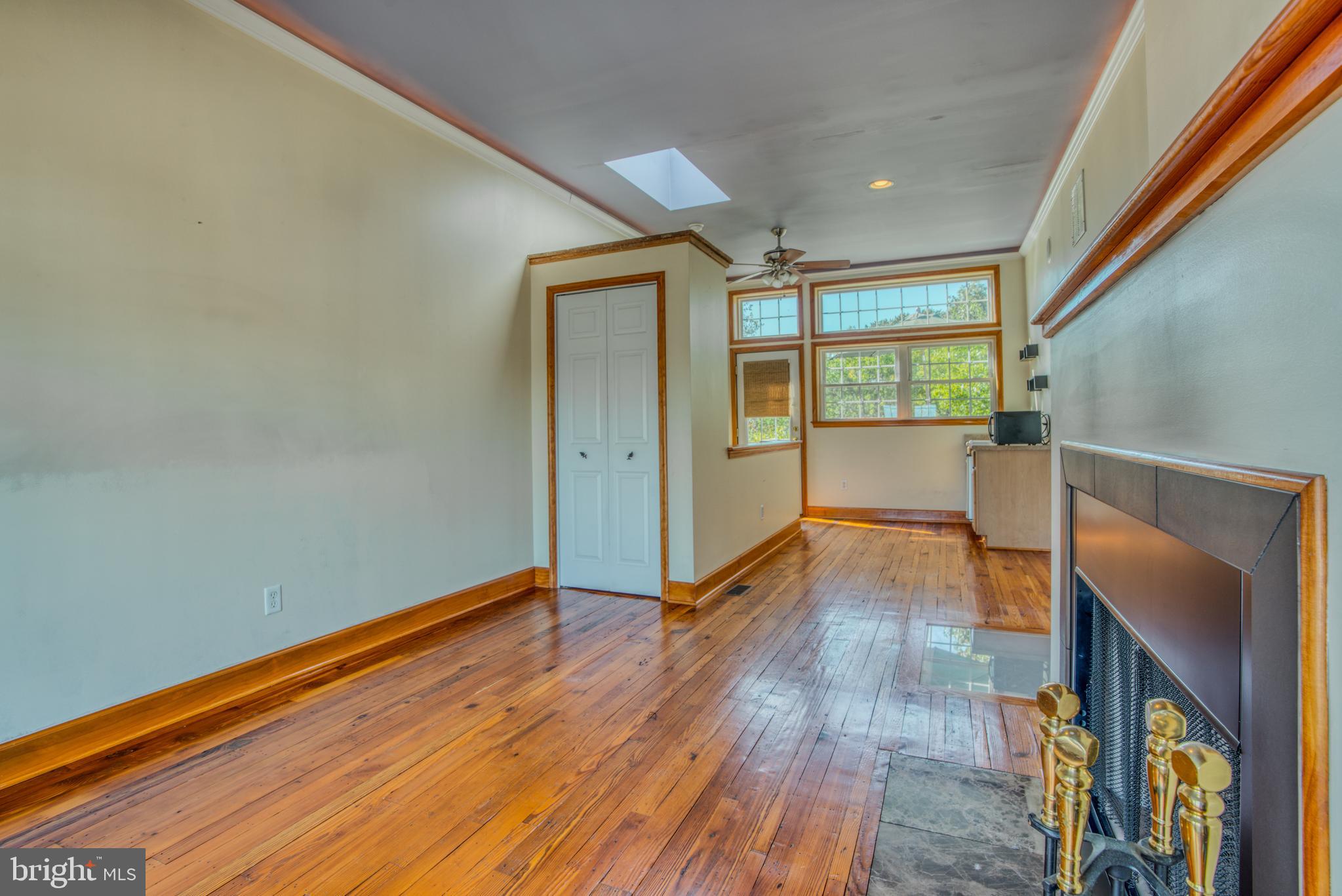 RIVERSIDE - Residential Lease