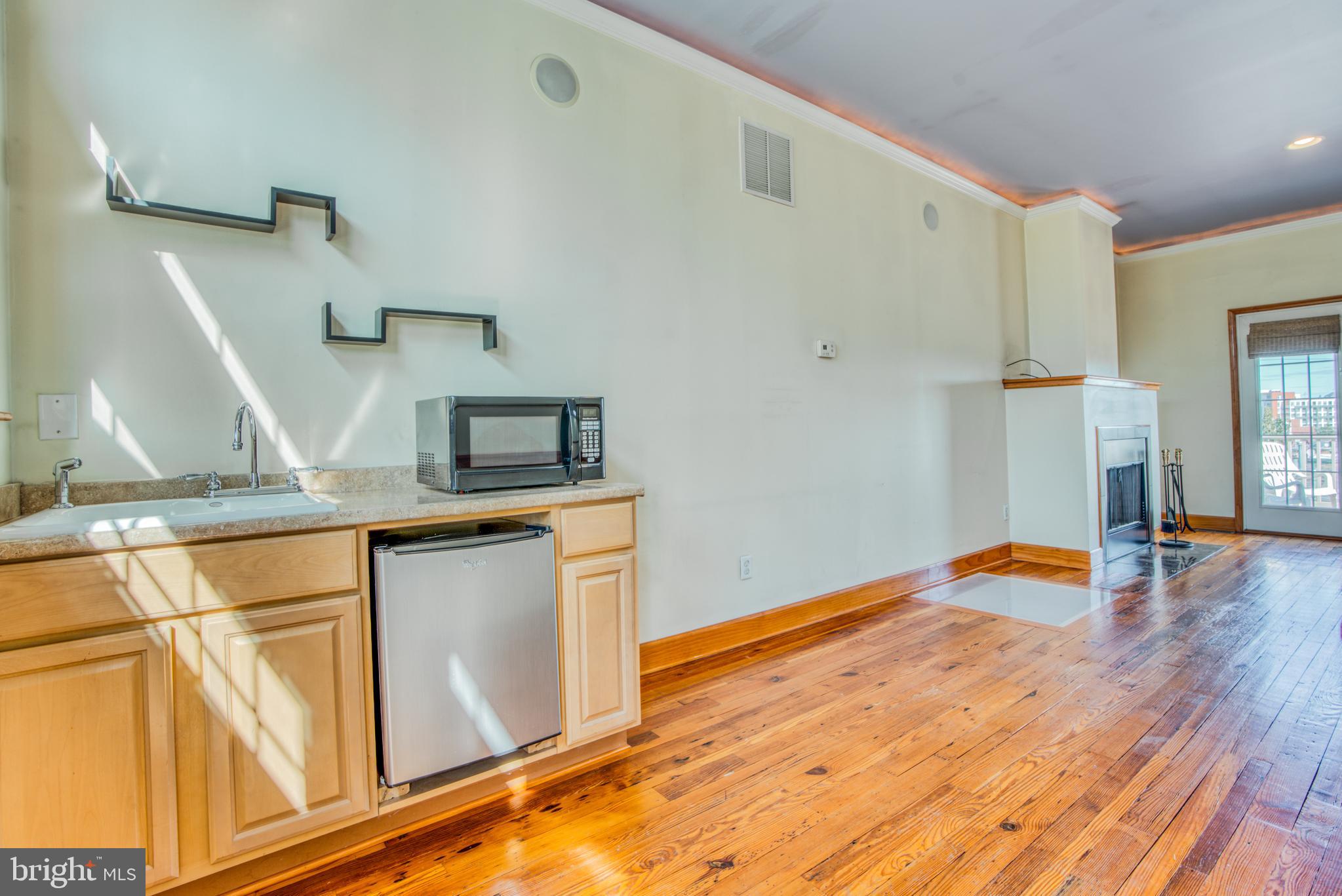 RIVERSIDE - Residential Lease