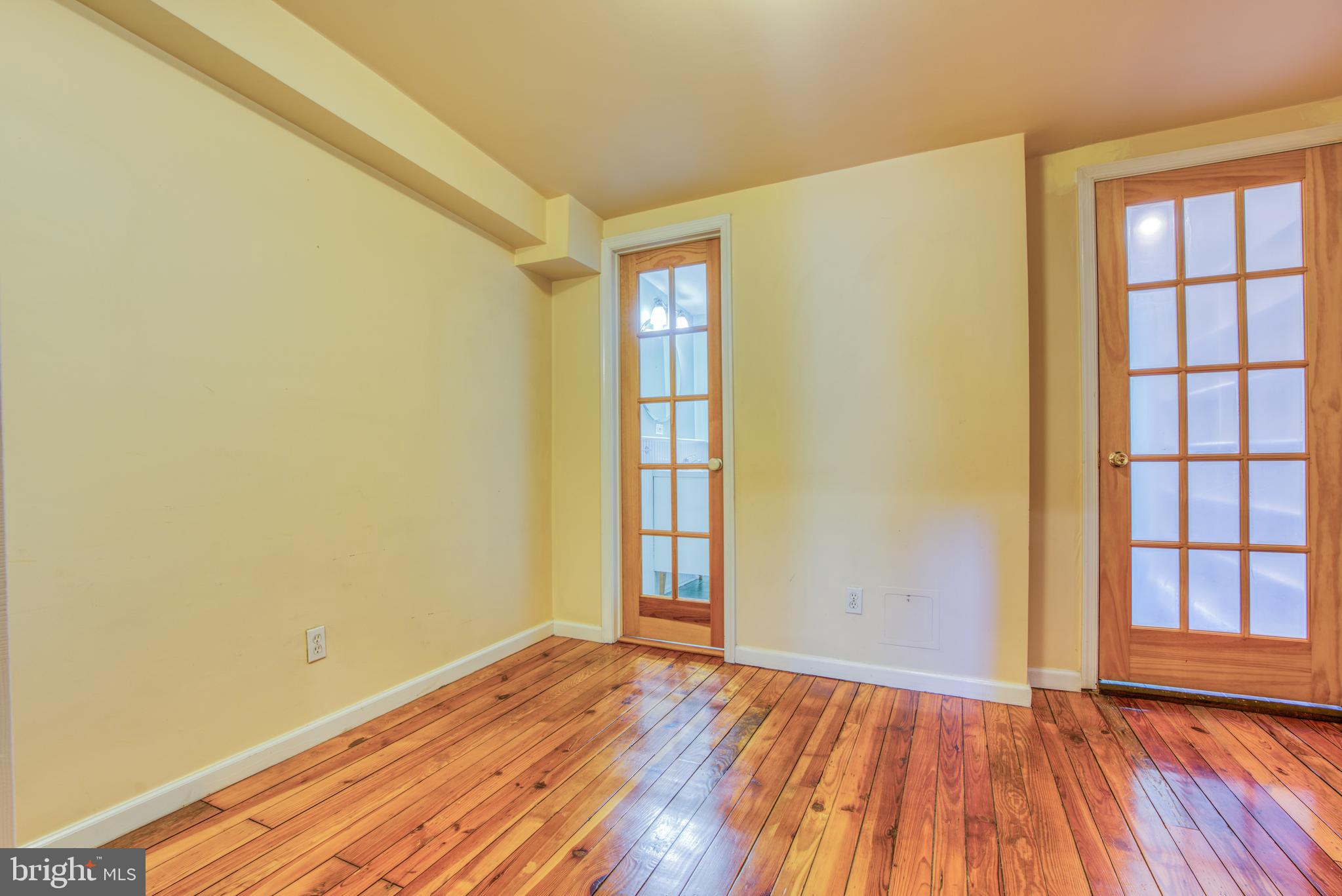 RIVERSIDE - Residential Lease