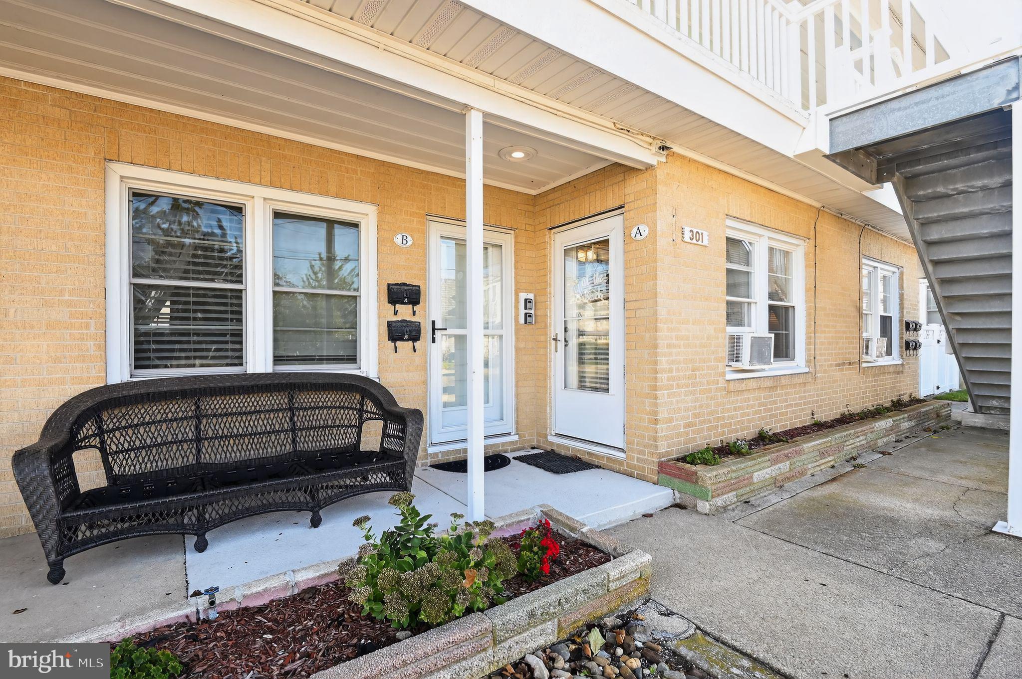 301 E LAVENDER ROAD 1 (A)