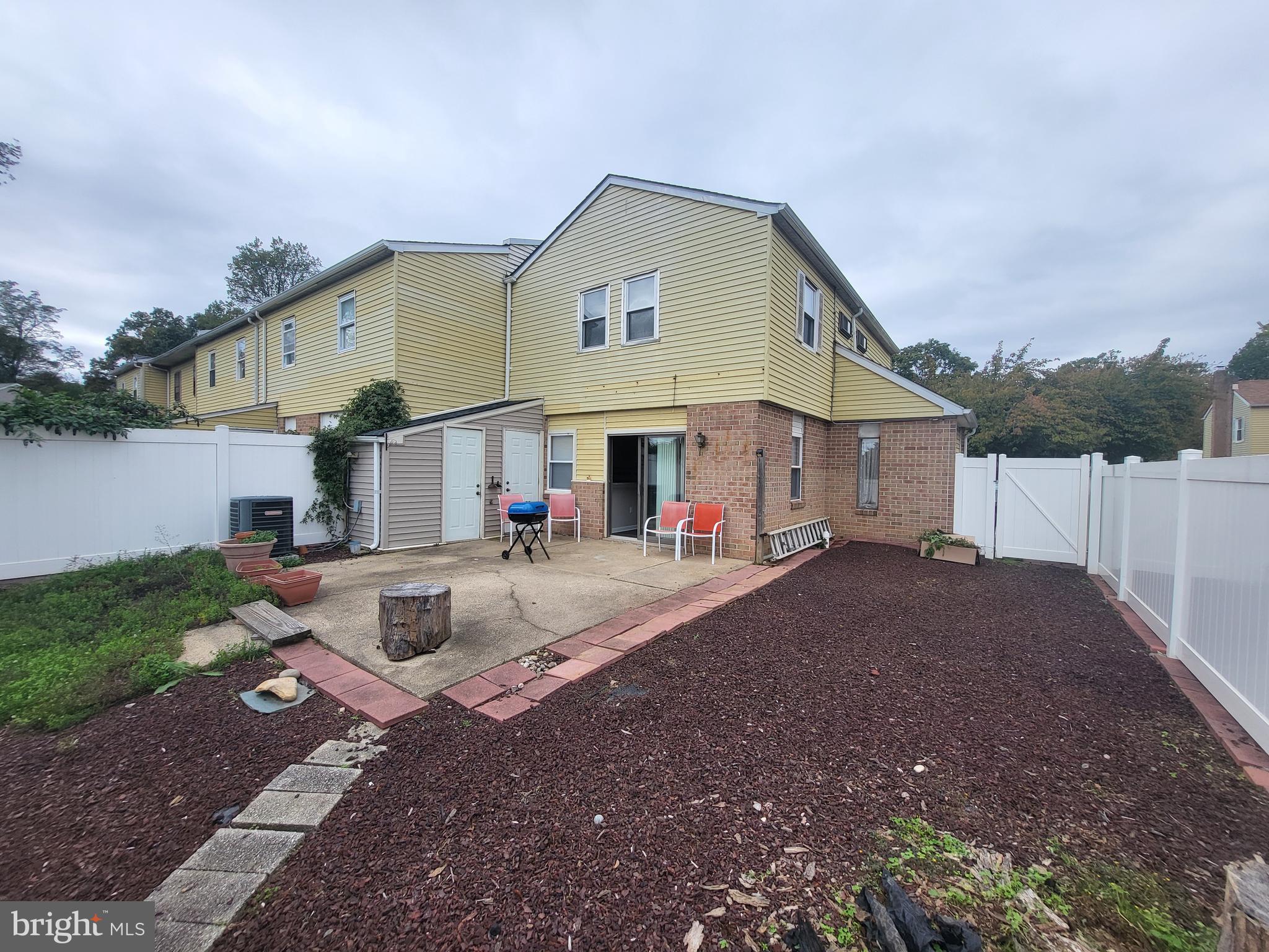 HOLLYBROOKE - Residential Lease