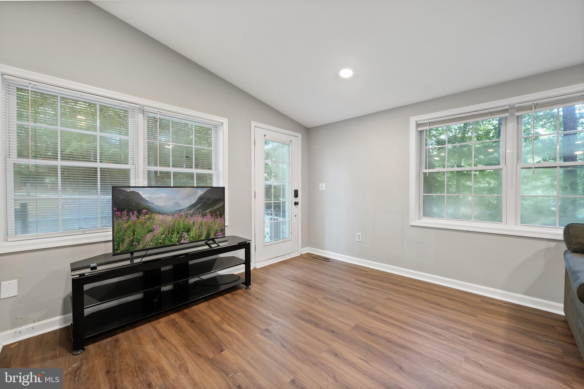 WHITE SANDS - Residential