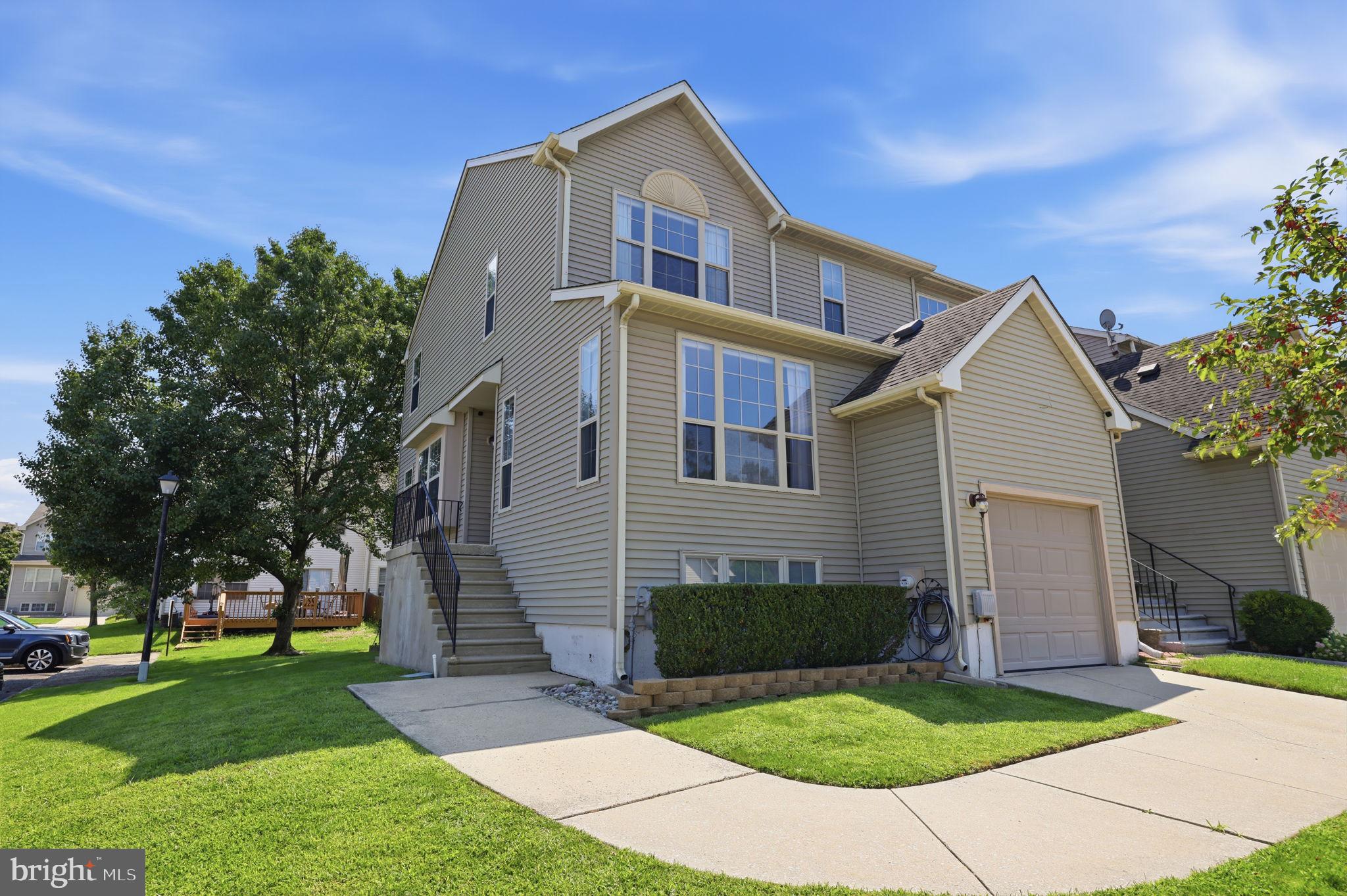 10 LARKSPUR COURT