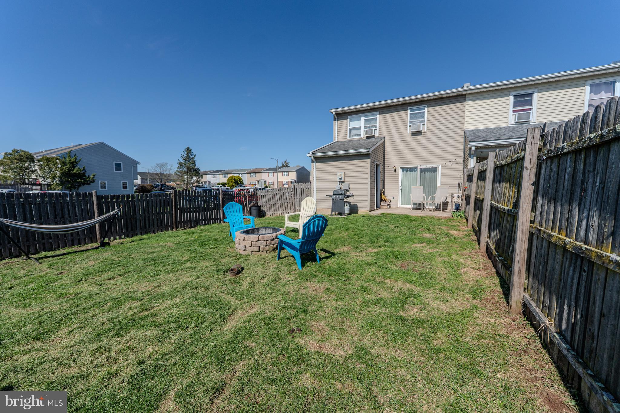 COLONIAL VIL - Residential