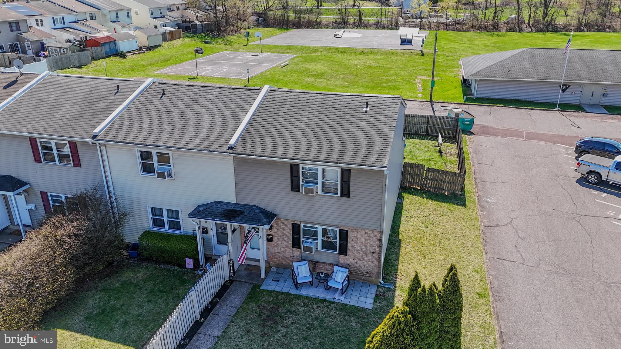 COLONIAL VIL - Residential