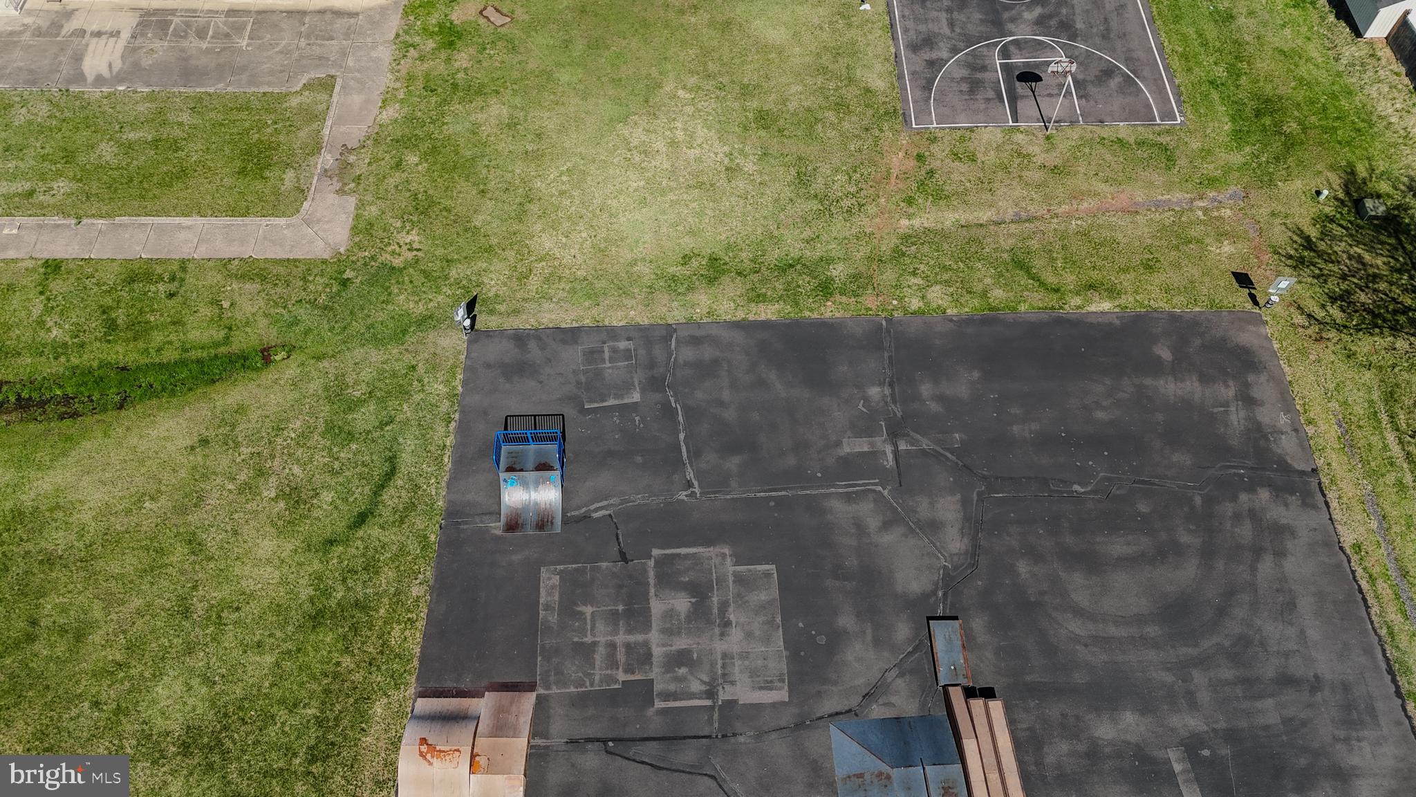 COLONIAL VIL - Residential