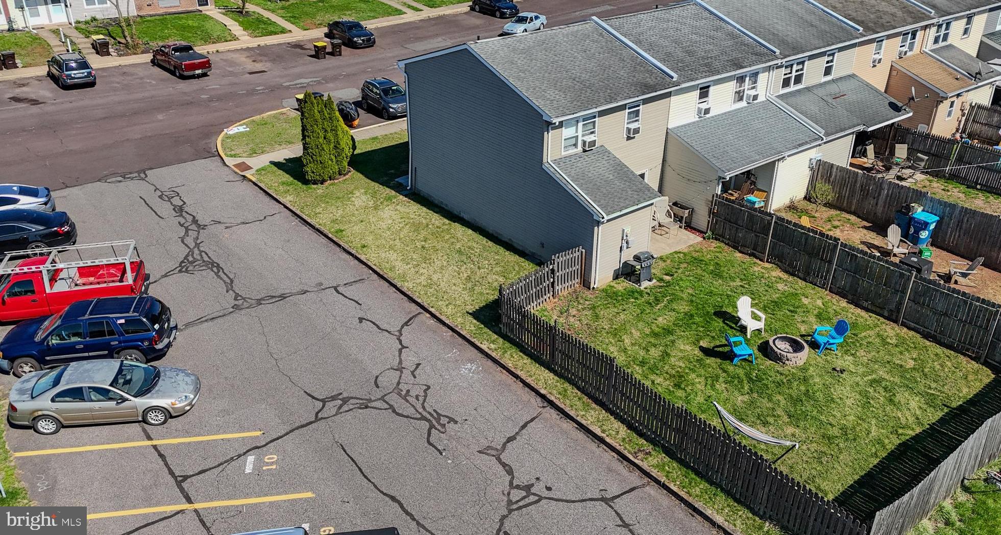 COLONIAL VIL - Residential